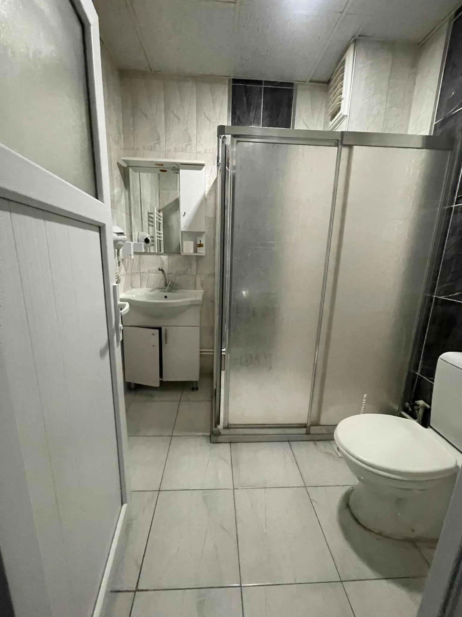 Shower in Rosse Hotel