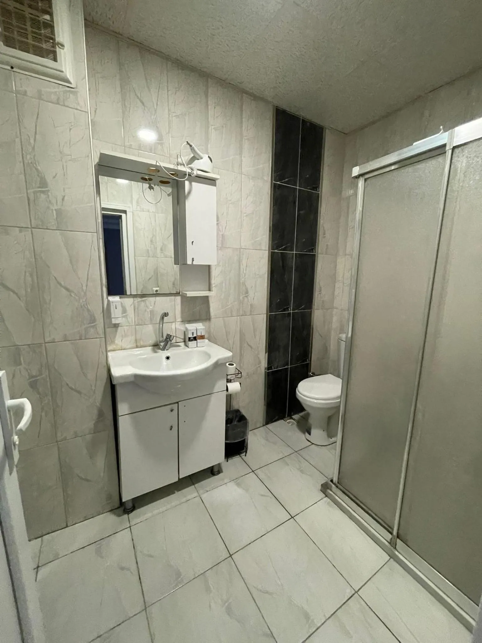Shower in Rosse Hotel