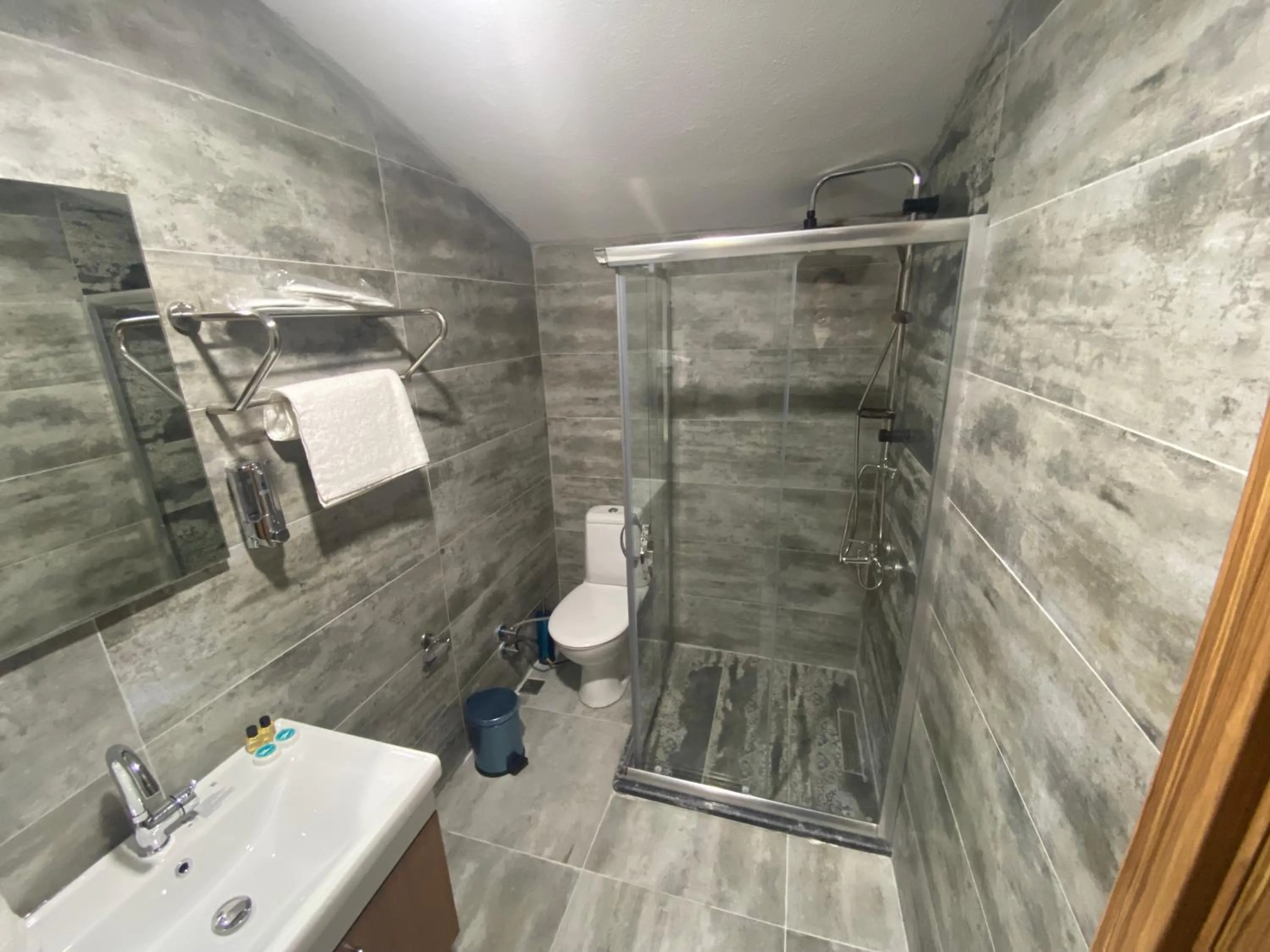 Shower in Rosse Hotel