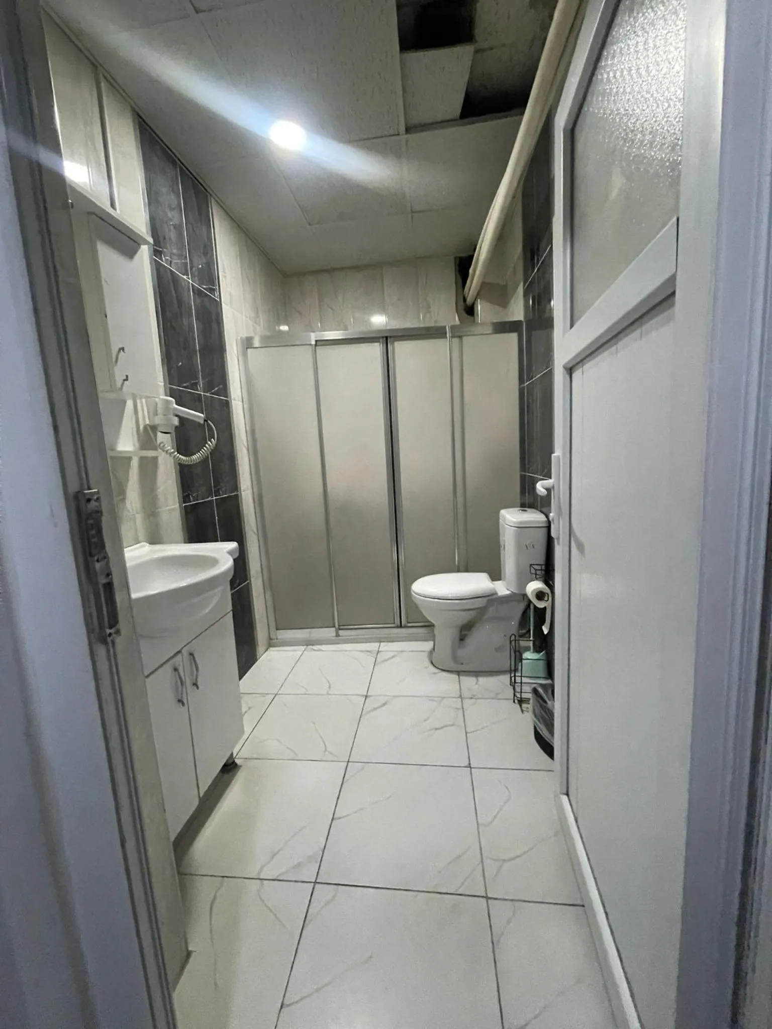 Shower in Rosse Hotel