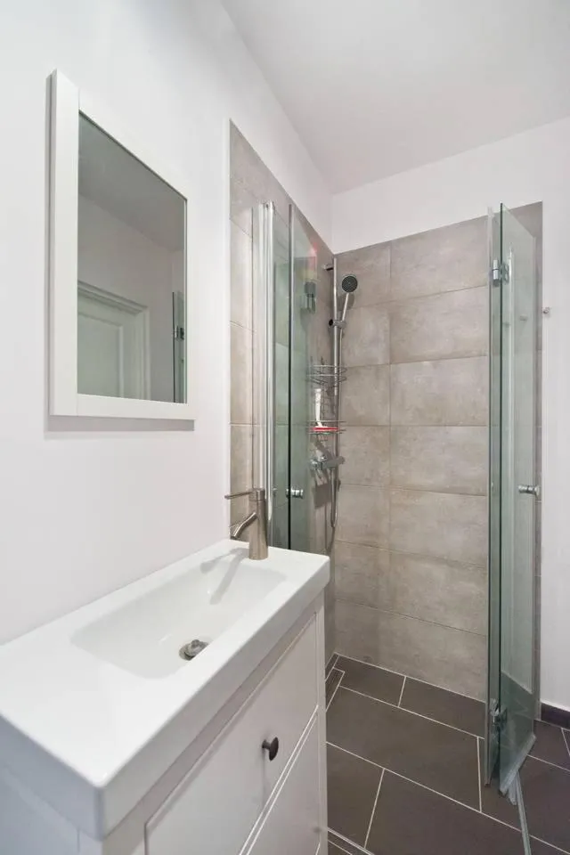 Shower in River Side Apartment Old Town