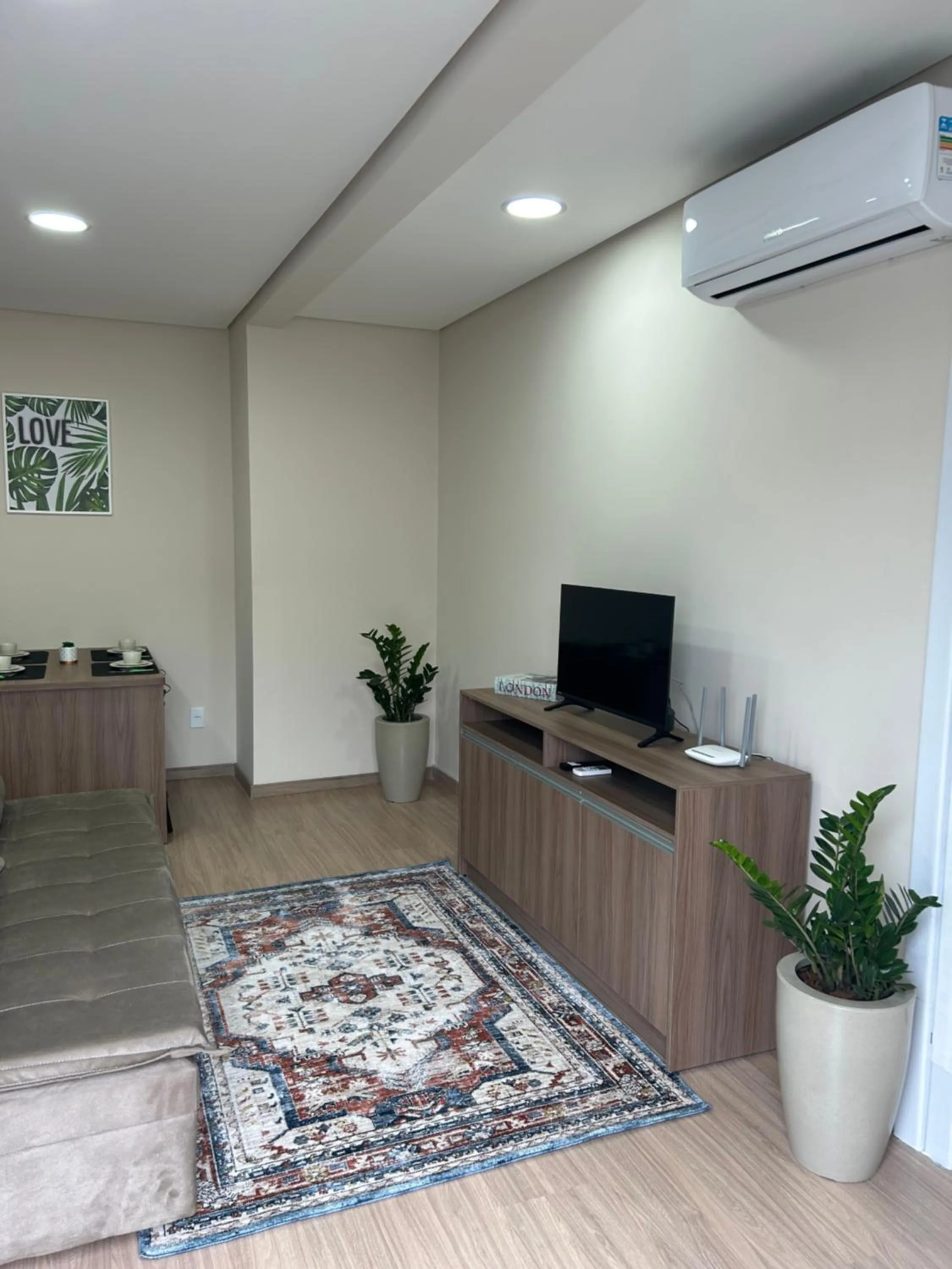 Communal lounge/ TV room in Kitnet 5