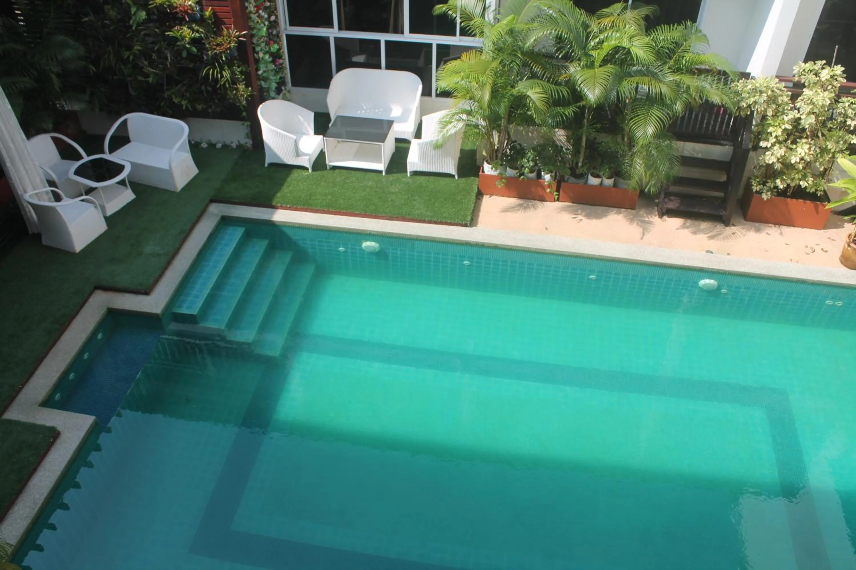 Swimming pool in Huen Chan Thip