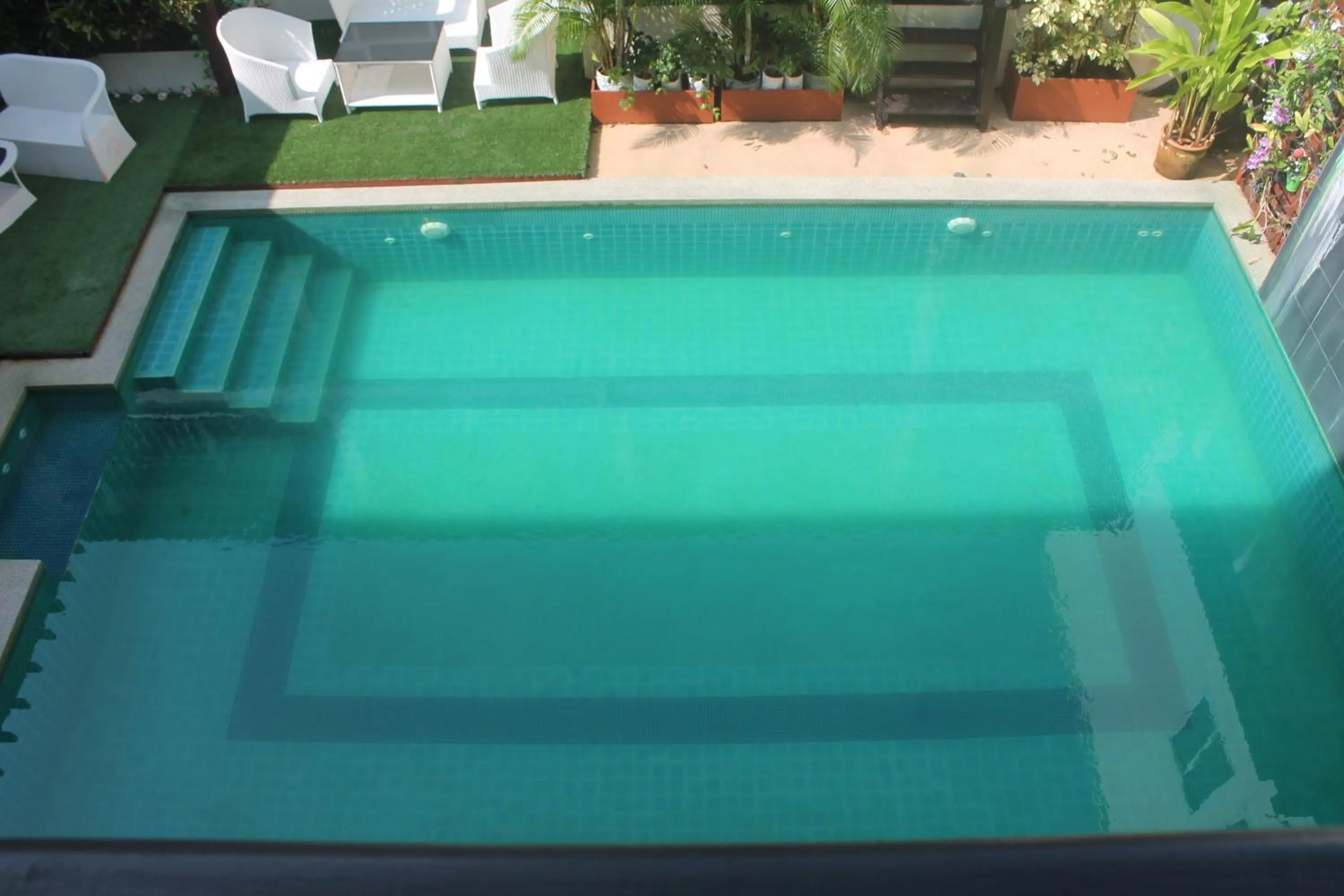 Swimming pool in Huen Chan Thip