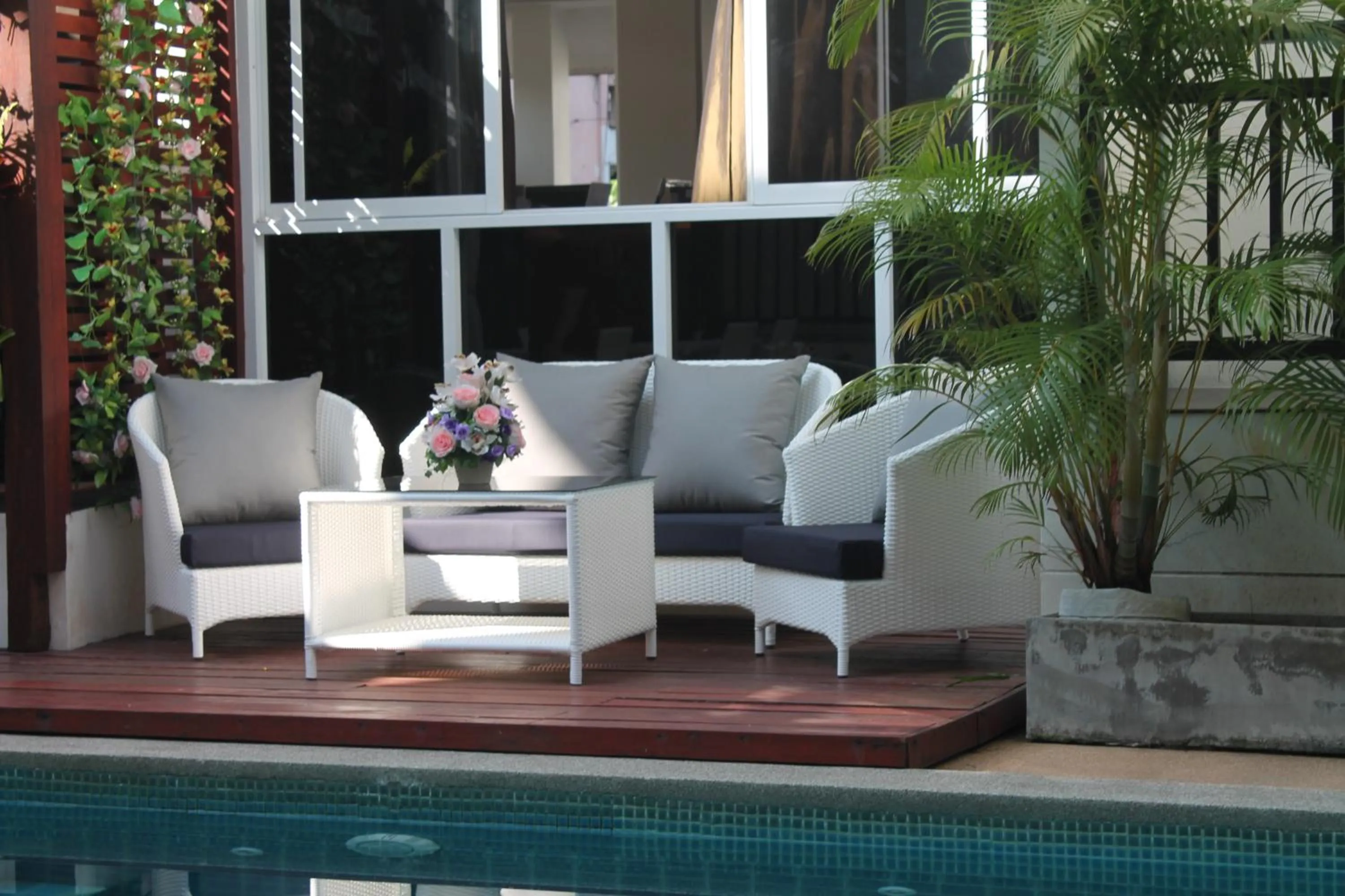 Logo/Certificate/Sign in Huen Chan Thip