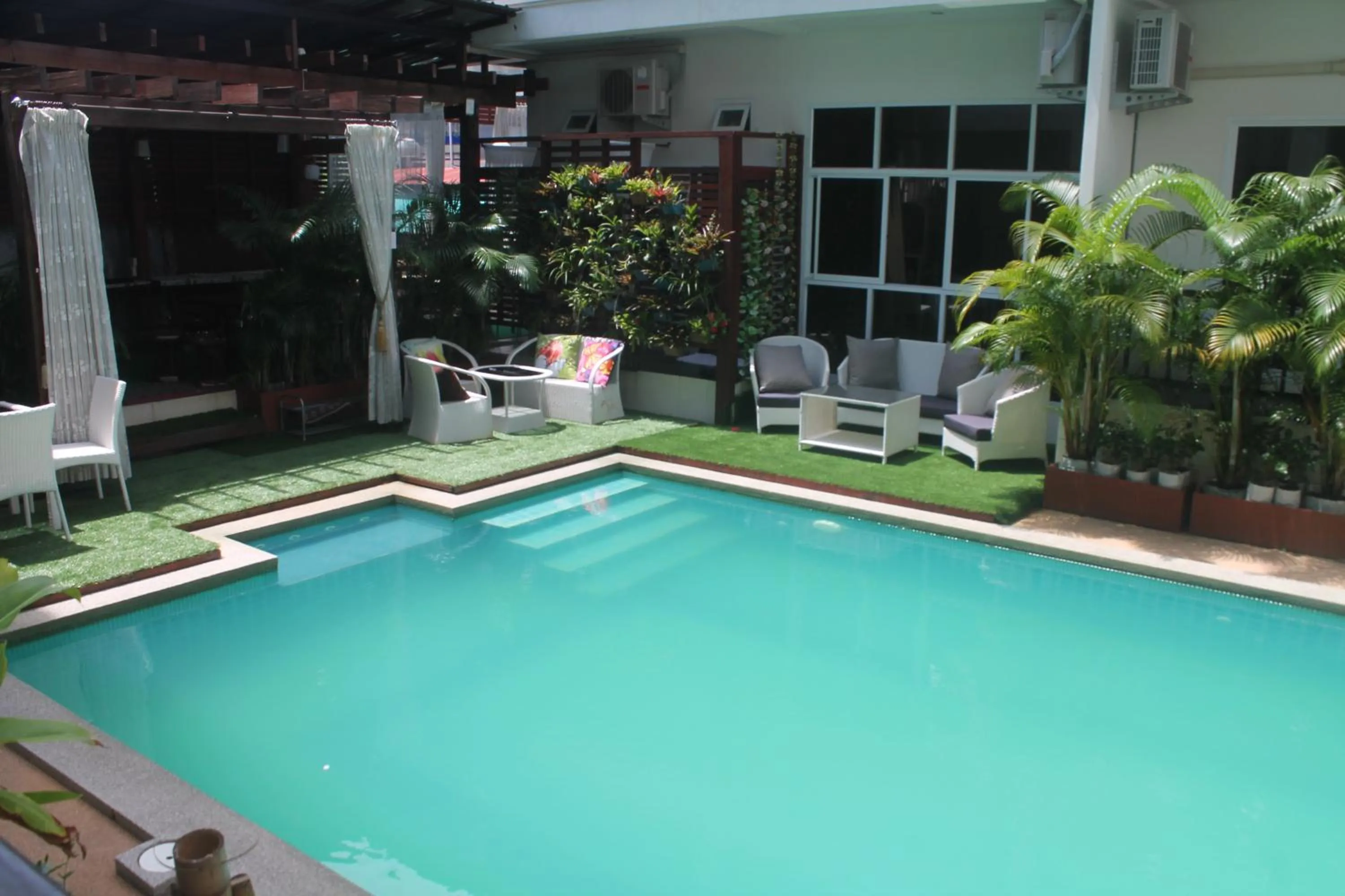 Swimming pool in Huen Chan Thip