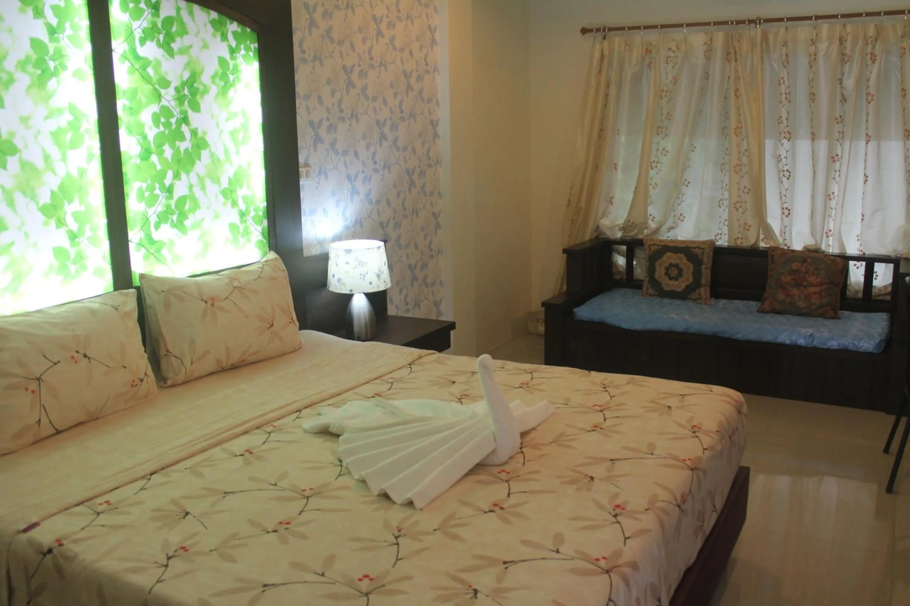 Photo of the whole room, Bed in Huen Chan Thip