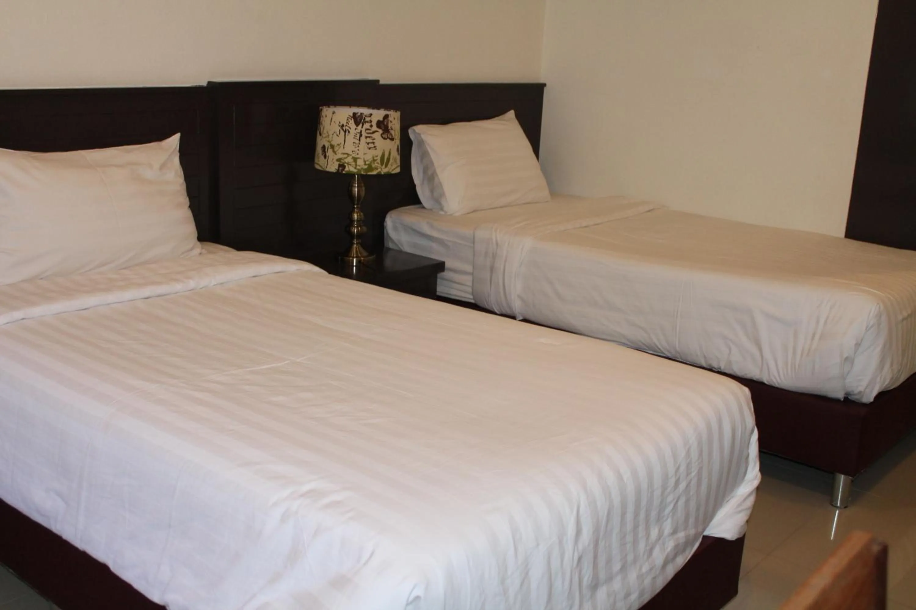 Shower, Bed in Huen Chan Thip