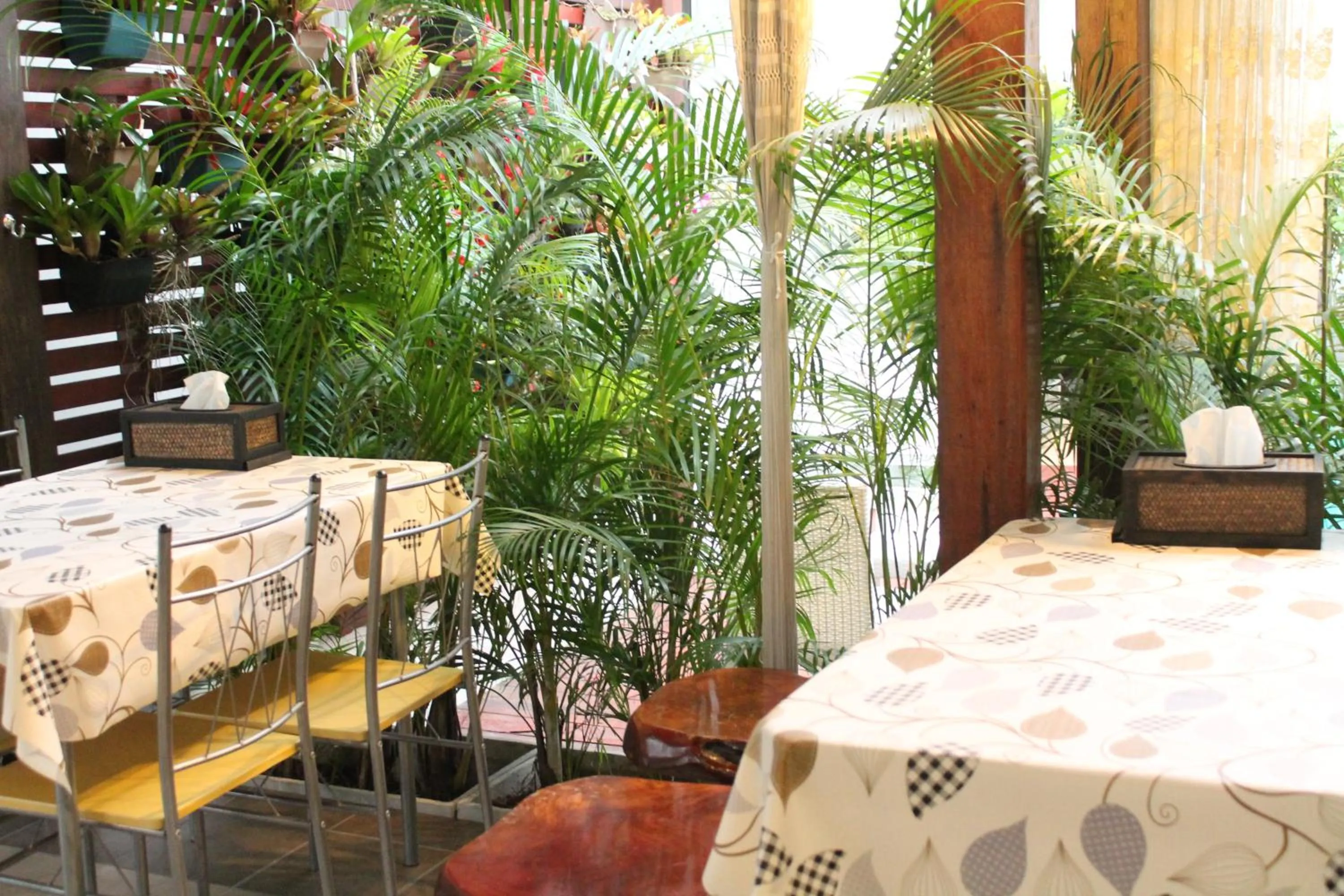 Restaurant/places to eat in Huen Chan Thip