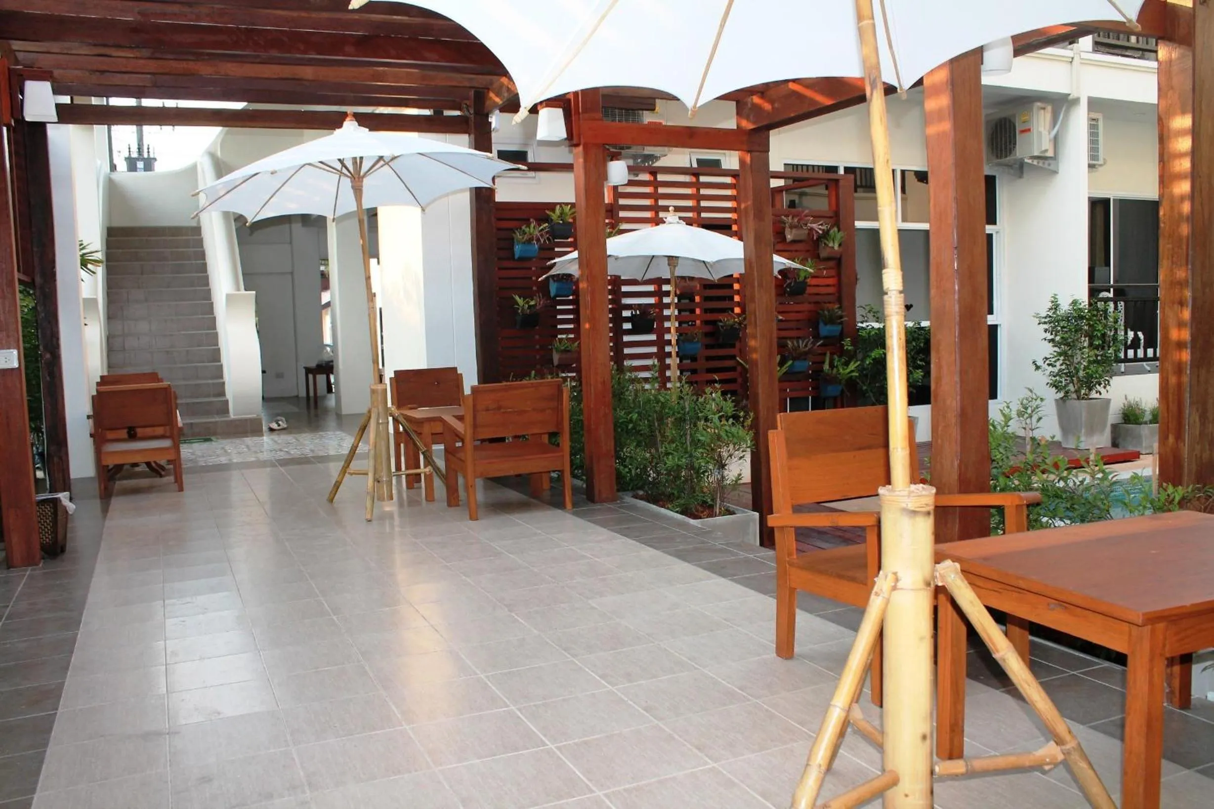 Restaurant/places to eat in Huen Chan Thip