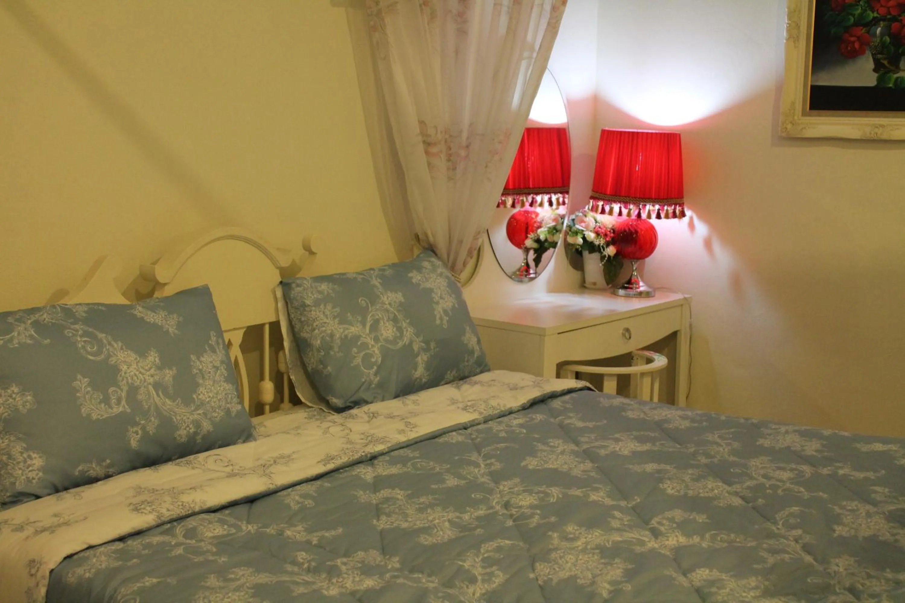 Photo of the whole room, Bed in Huen Chan Thip