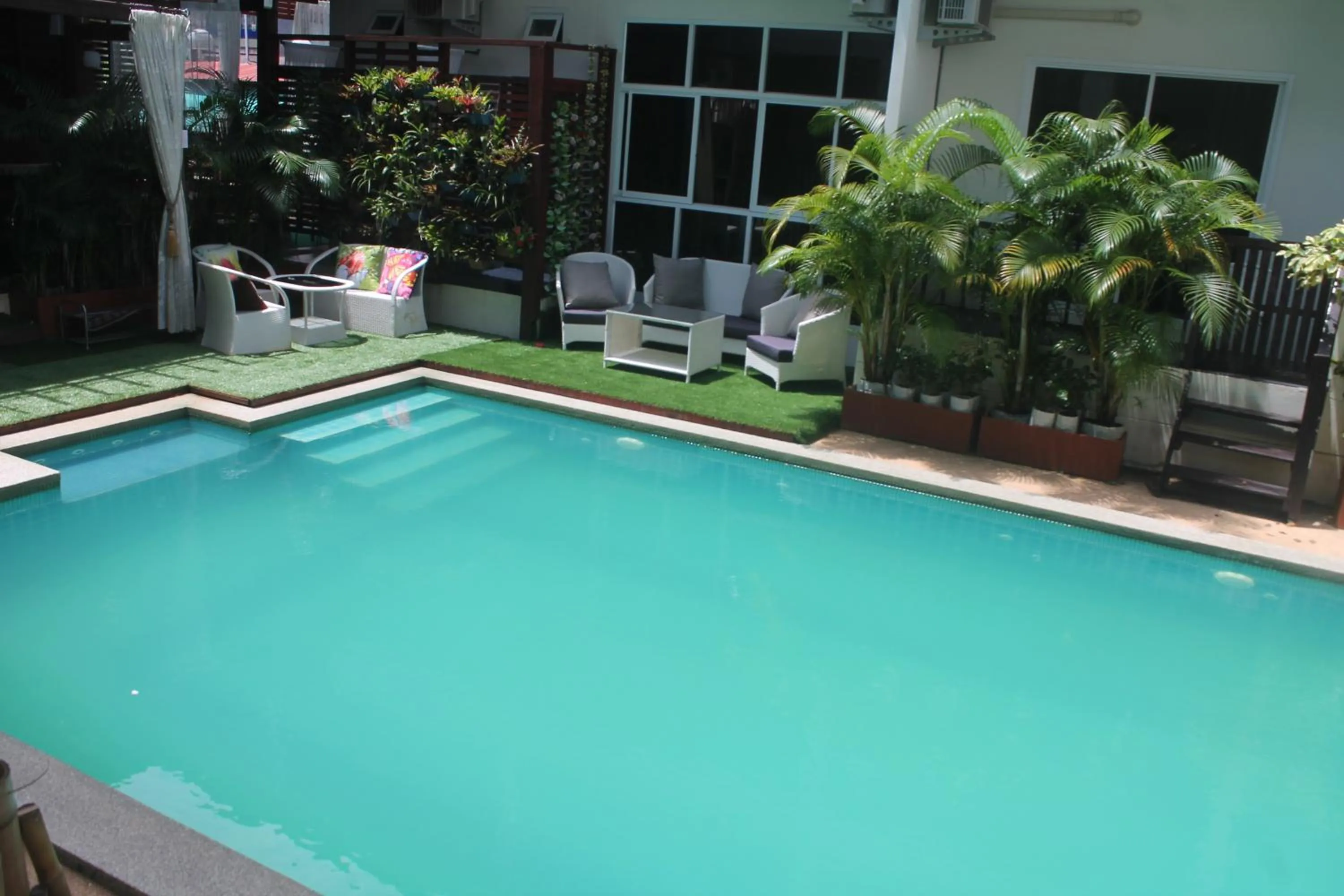 Swimming pool in Huen Chan Thip