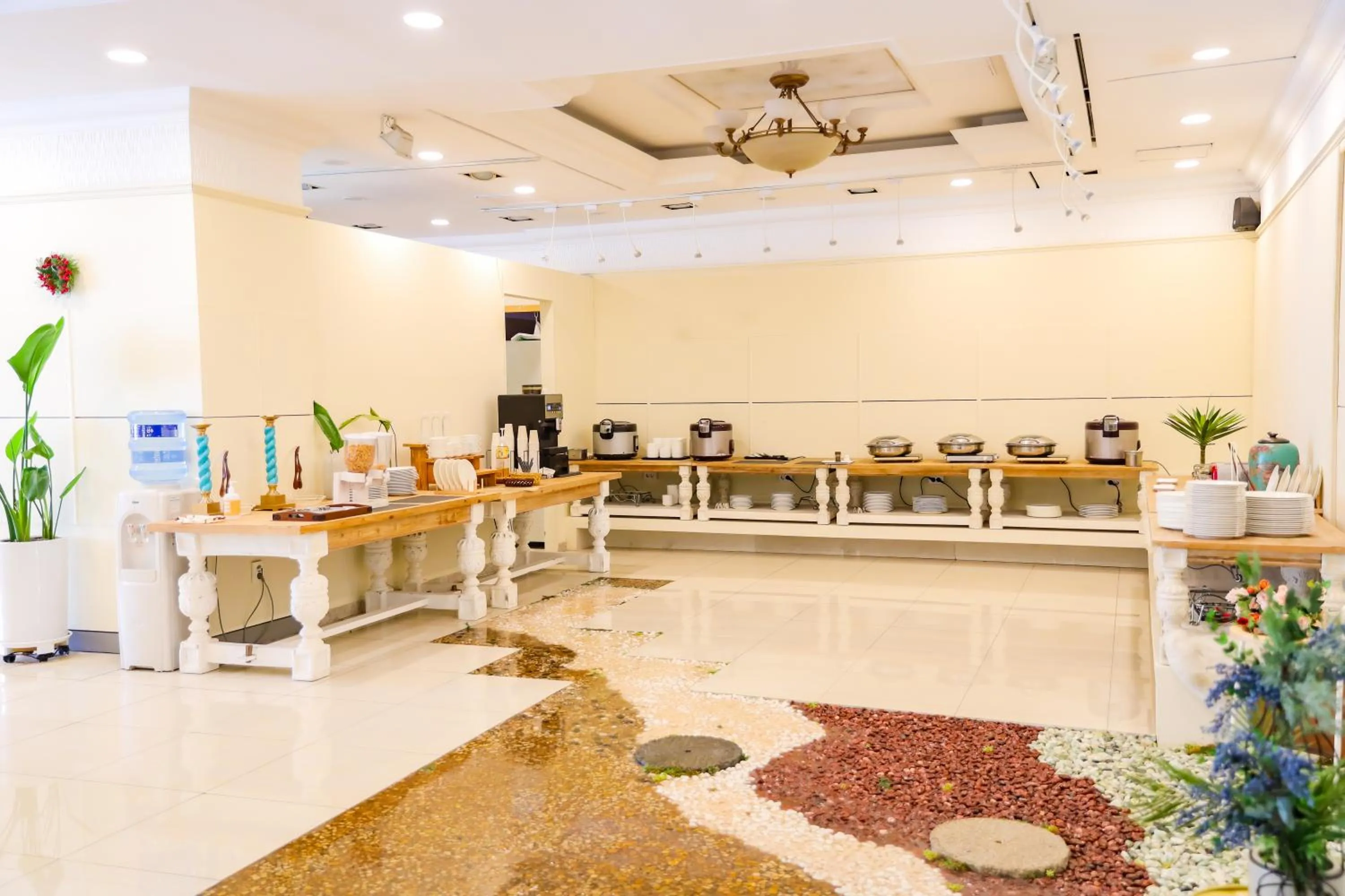 Restaurant/places to eat in Hotel KABO