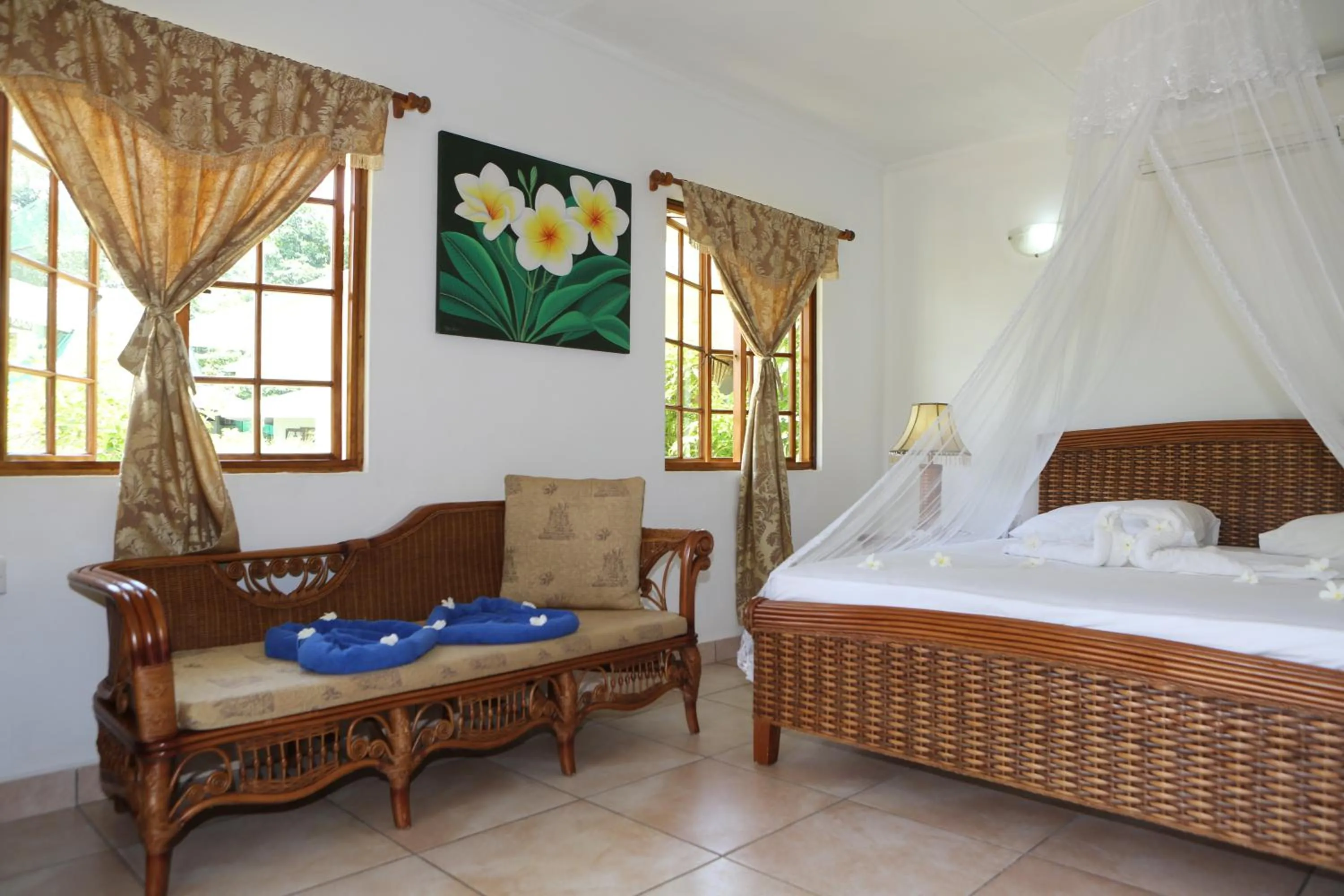 Bed in Le Surmer Self Catering Chalets