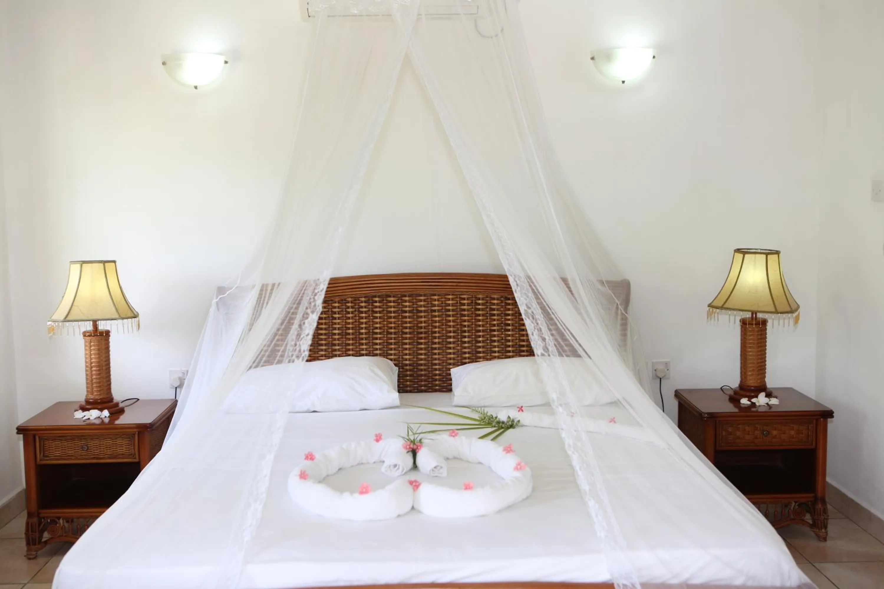 Bed in Le Surmer Self Catering Chalets