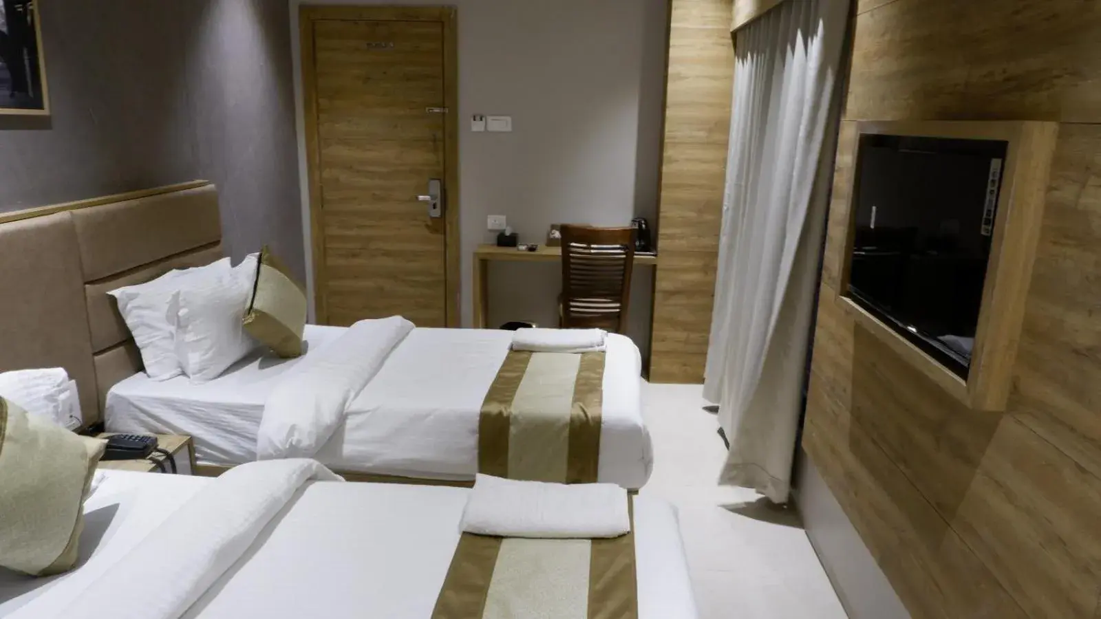 Bed in HOTEL AMBER PARAMOUNT Bed in HOTEL AMBER PARAMOUNT