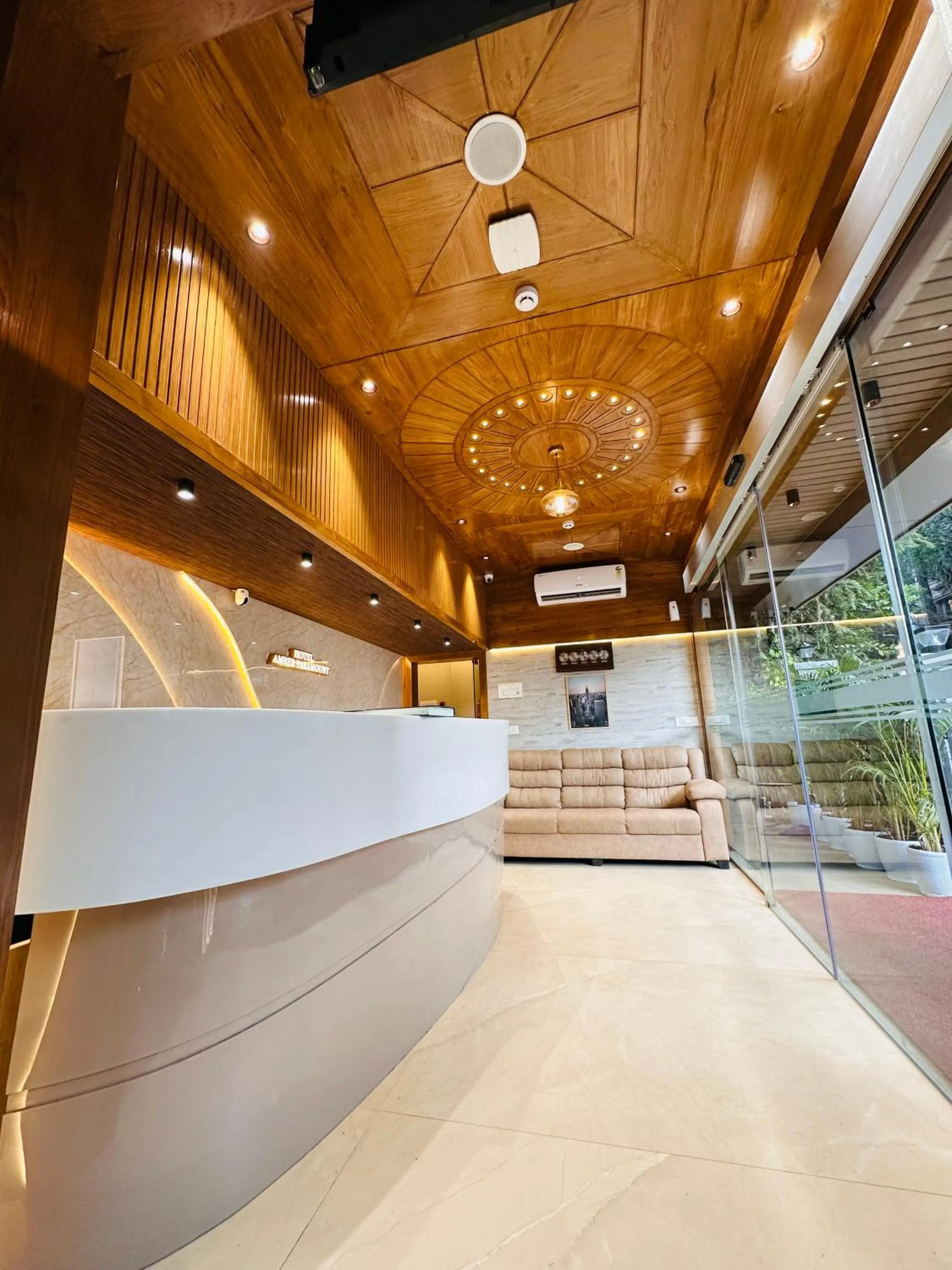 Lobby or reception in HOTEL AMBER PARAMOUNT