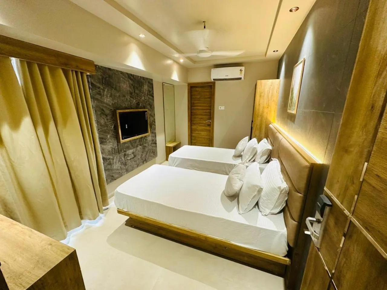 Bed in HOTEL AMBER PARAMOUNT