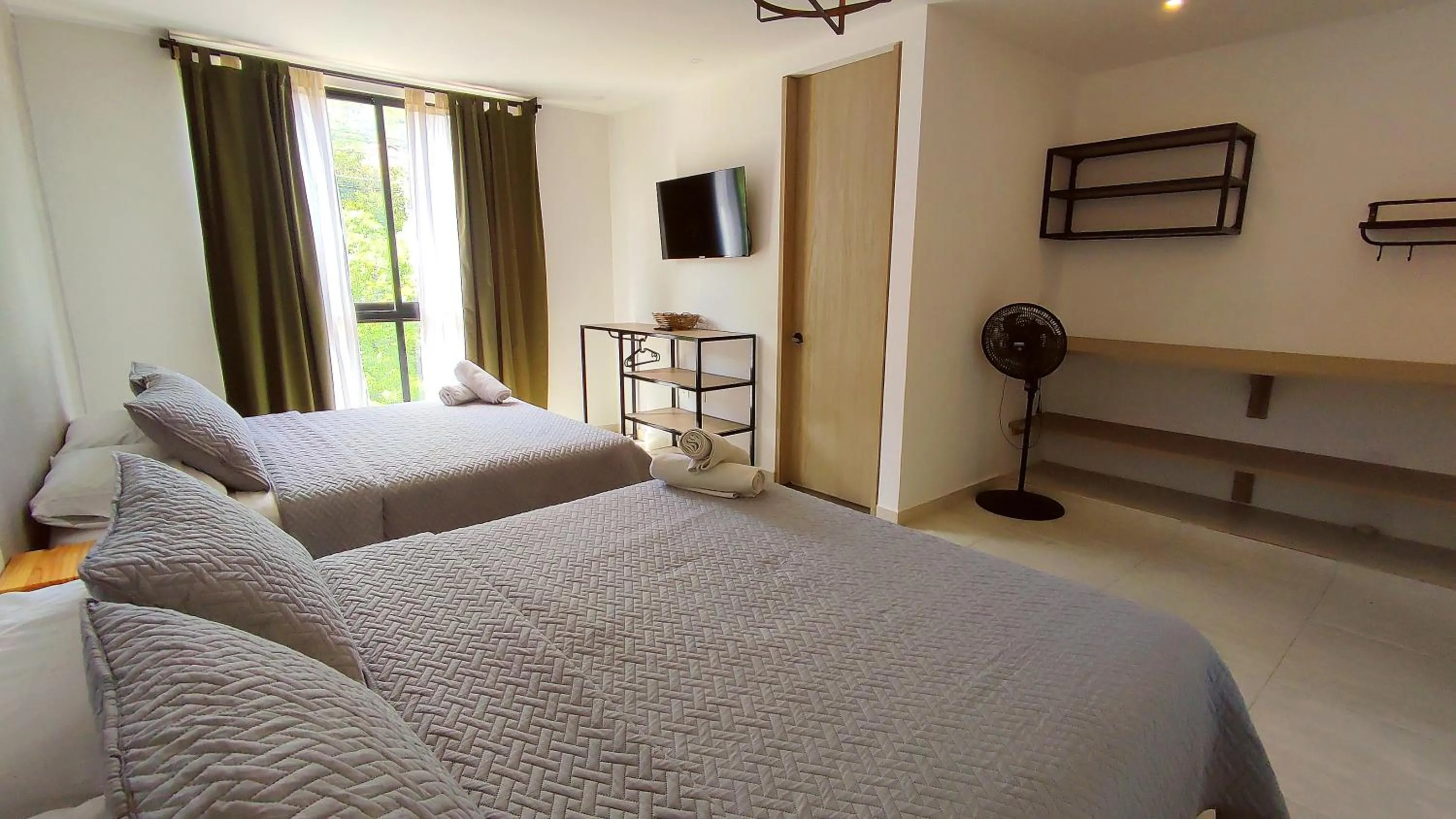 Family Room with Private Bathroom in Trip Monkey del Río