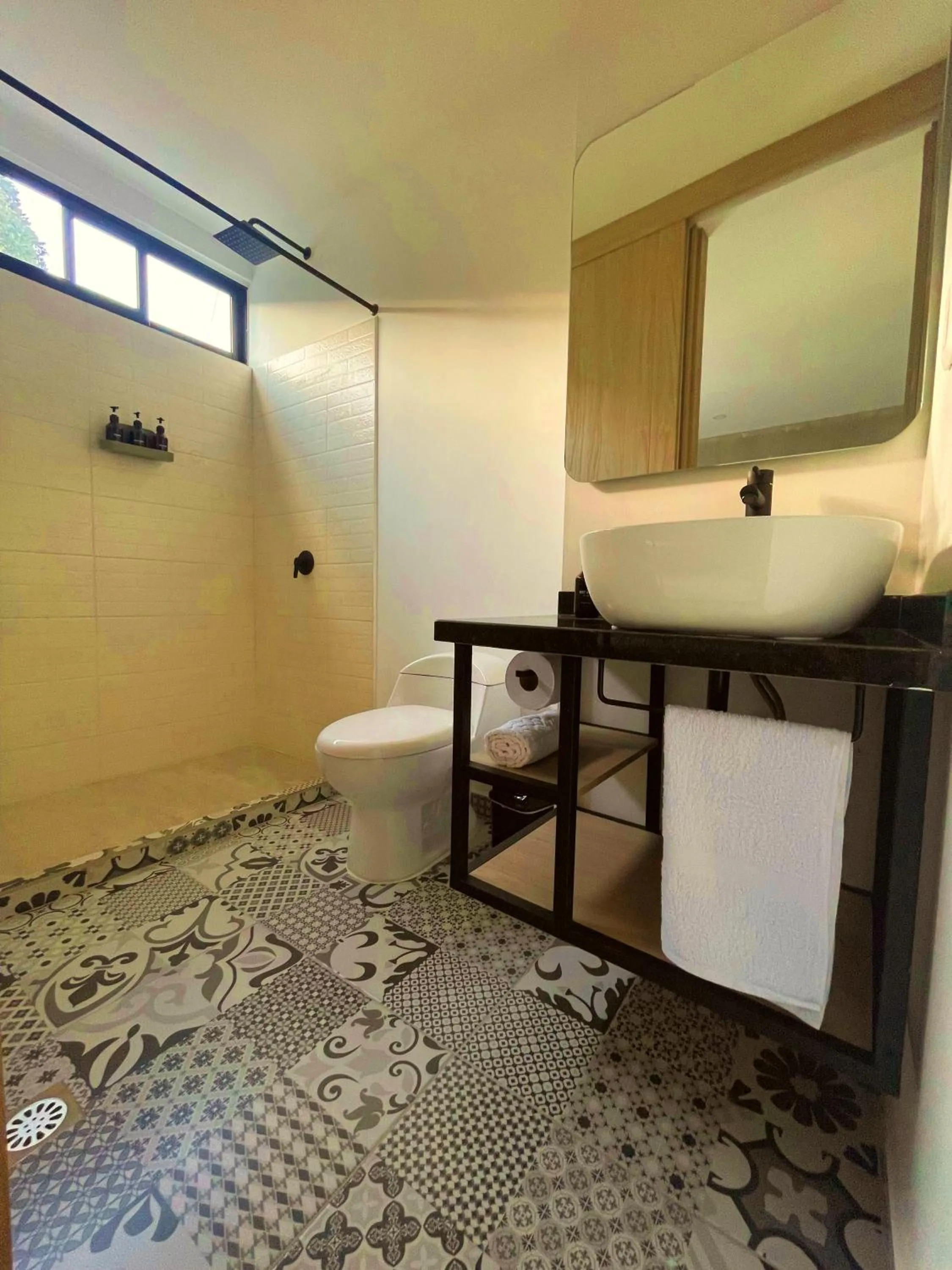 Family Room with Private Kitchen in Trip Monkey del Río