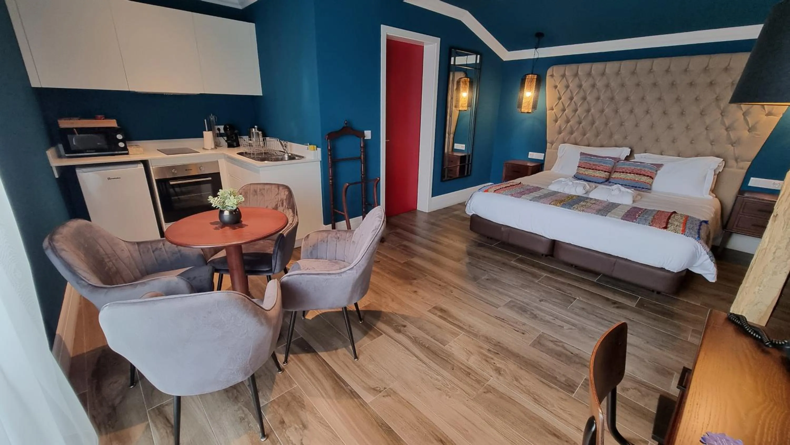 Kitchen or kitchenette, Bed in Açores Autêntico Boutique Hotel