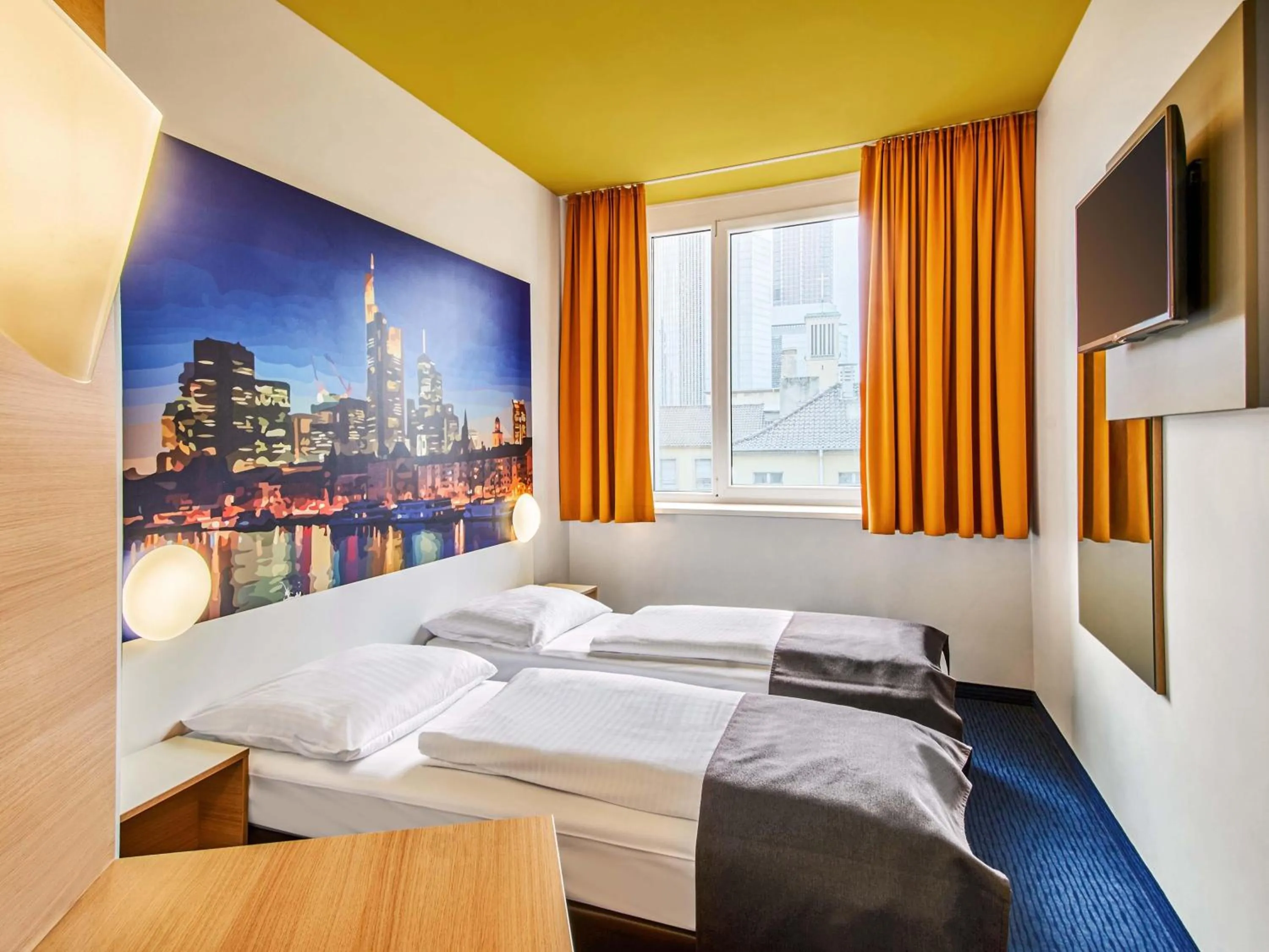 Photo of the whole room, Bed in B&B HOTEL Frankfurt-Hbf