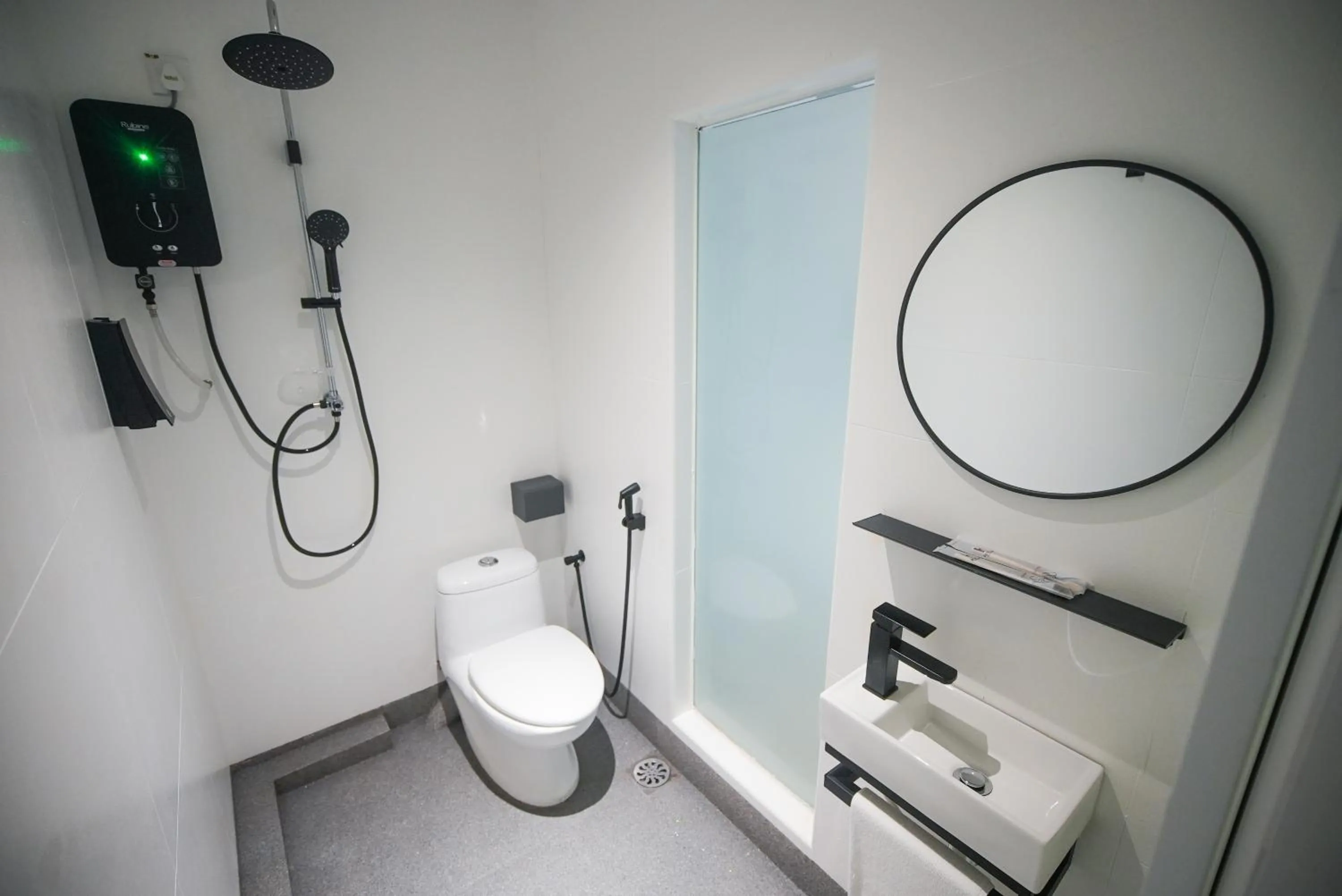 Shower in Double H Boutique Hotel