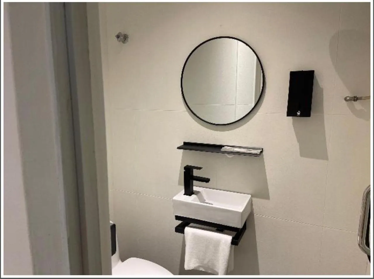 Toilet in Double H Boutique Hotel