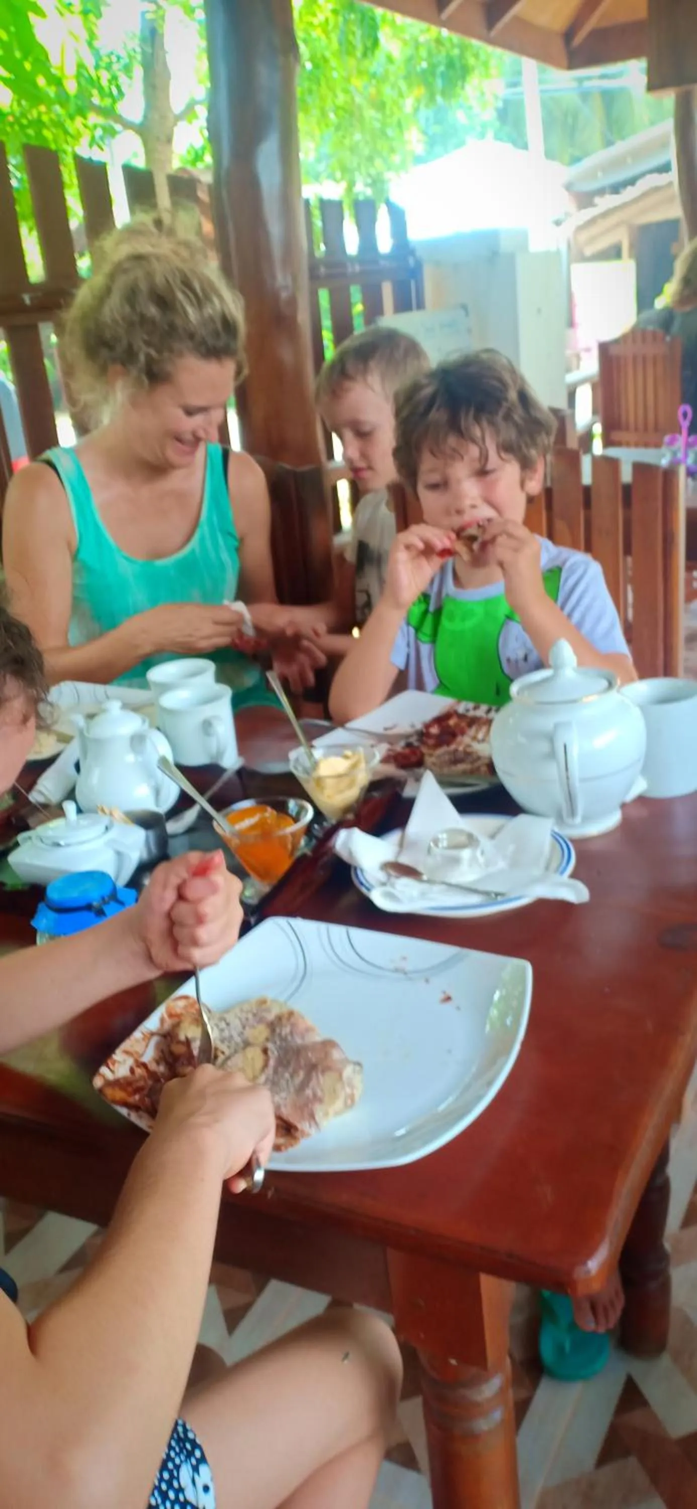 SURF & SAND Hotel Arugambay