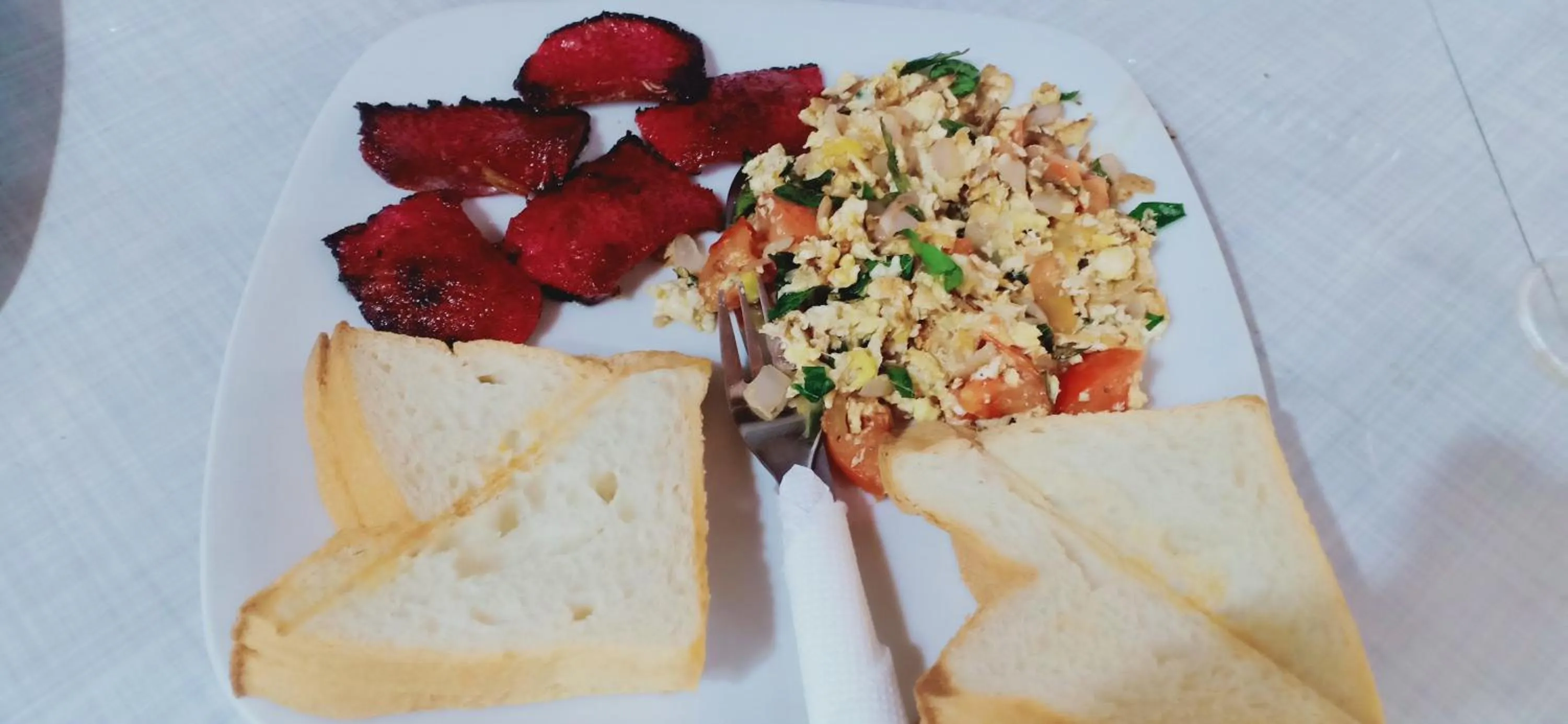 Food and drinks in SURF & SAND Hotel Arugambay