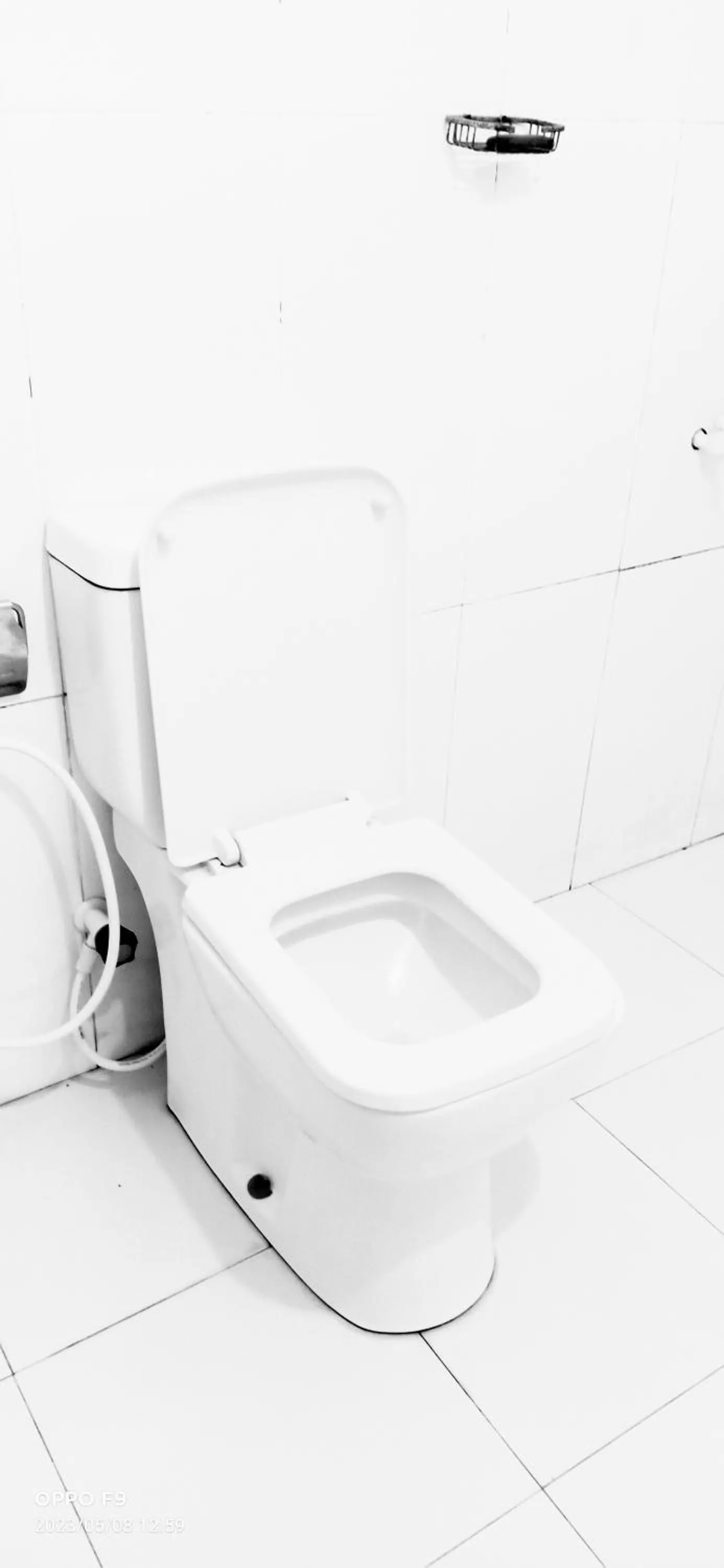 Toilet in SURF & SAND Hotel Arugambay