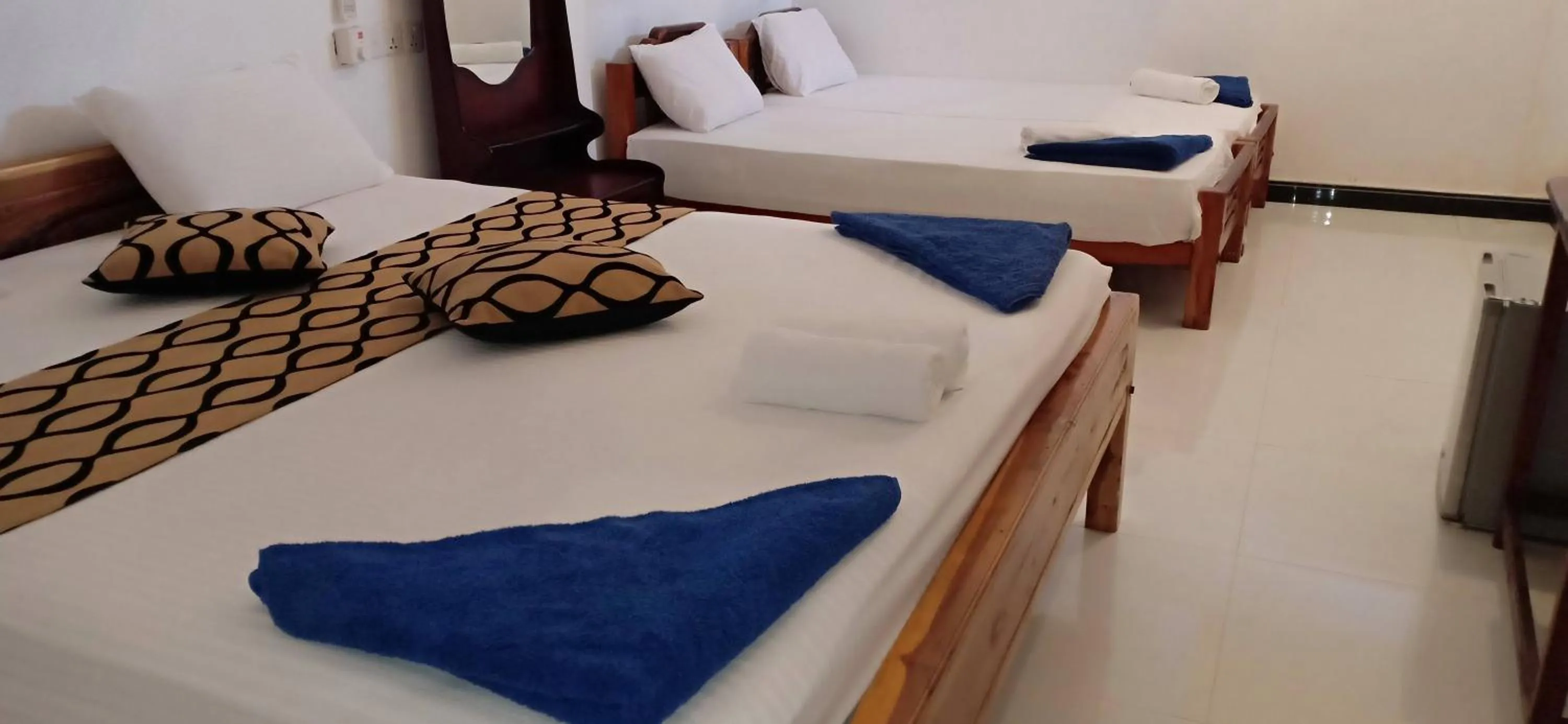 Bed in SURF & SAND Hotel Arugambay