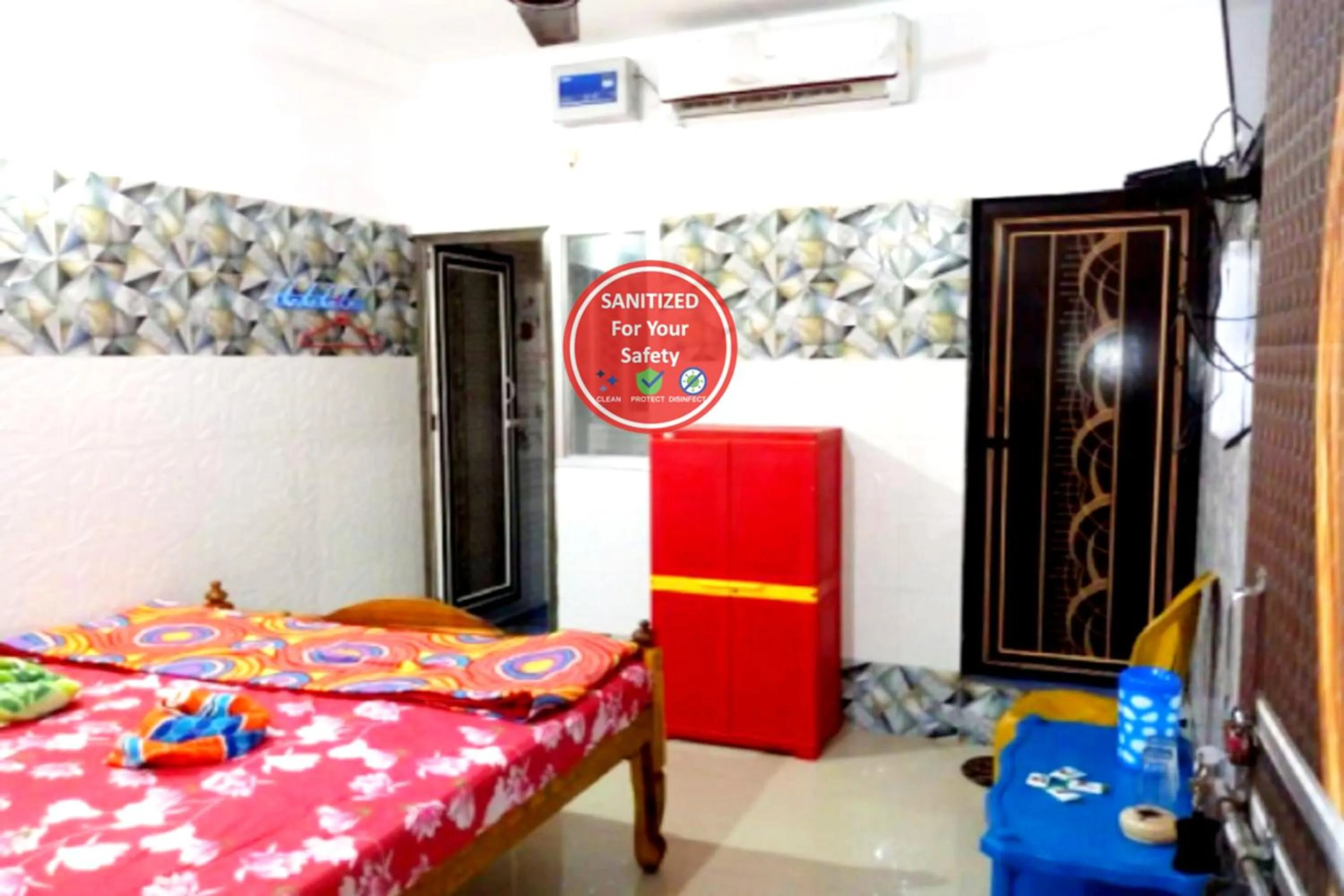 Bed in Goroomgo Pranab Sadan Puri