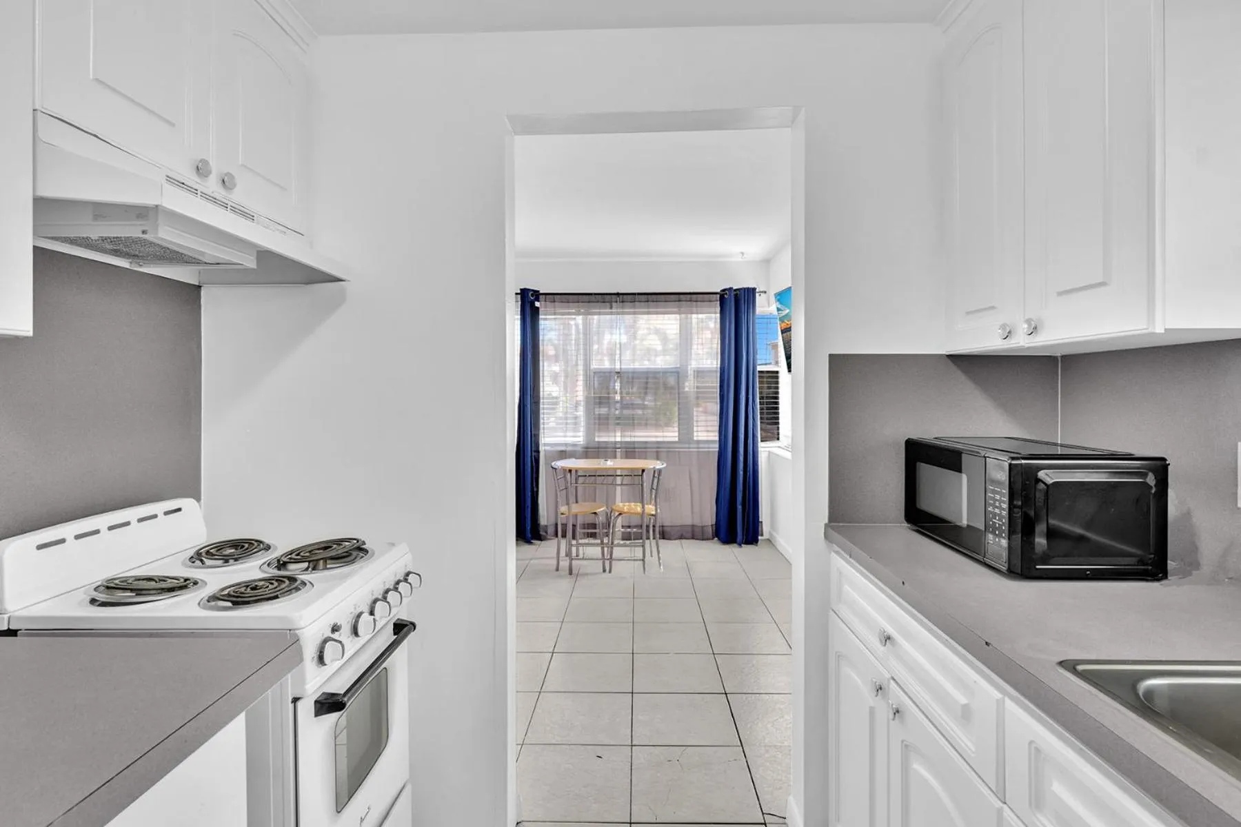 Kitchen or kitchenette in Coastal Sunset