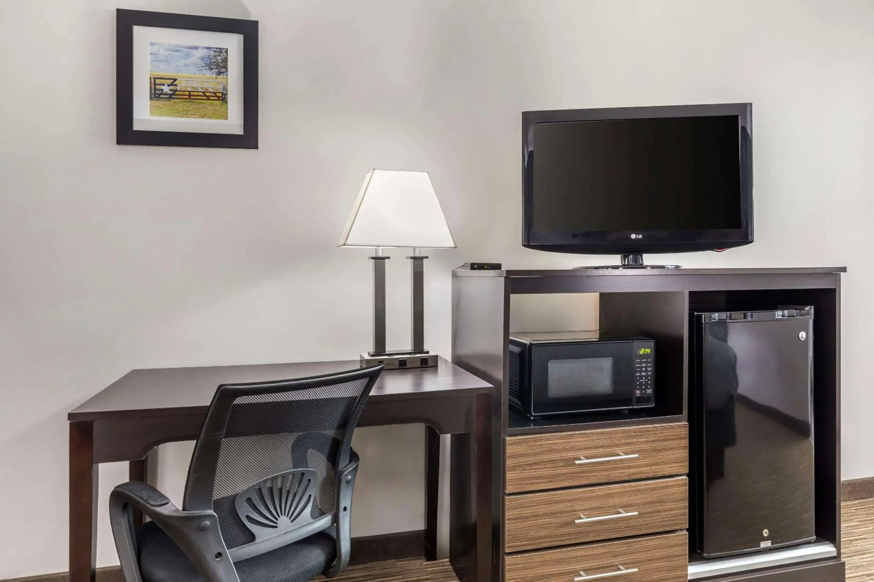 Bedroom in Suburban Studios Gainesville Bedroom in Suburban Studios Gainesville