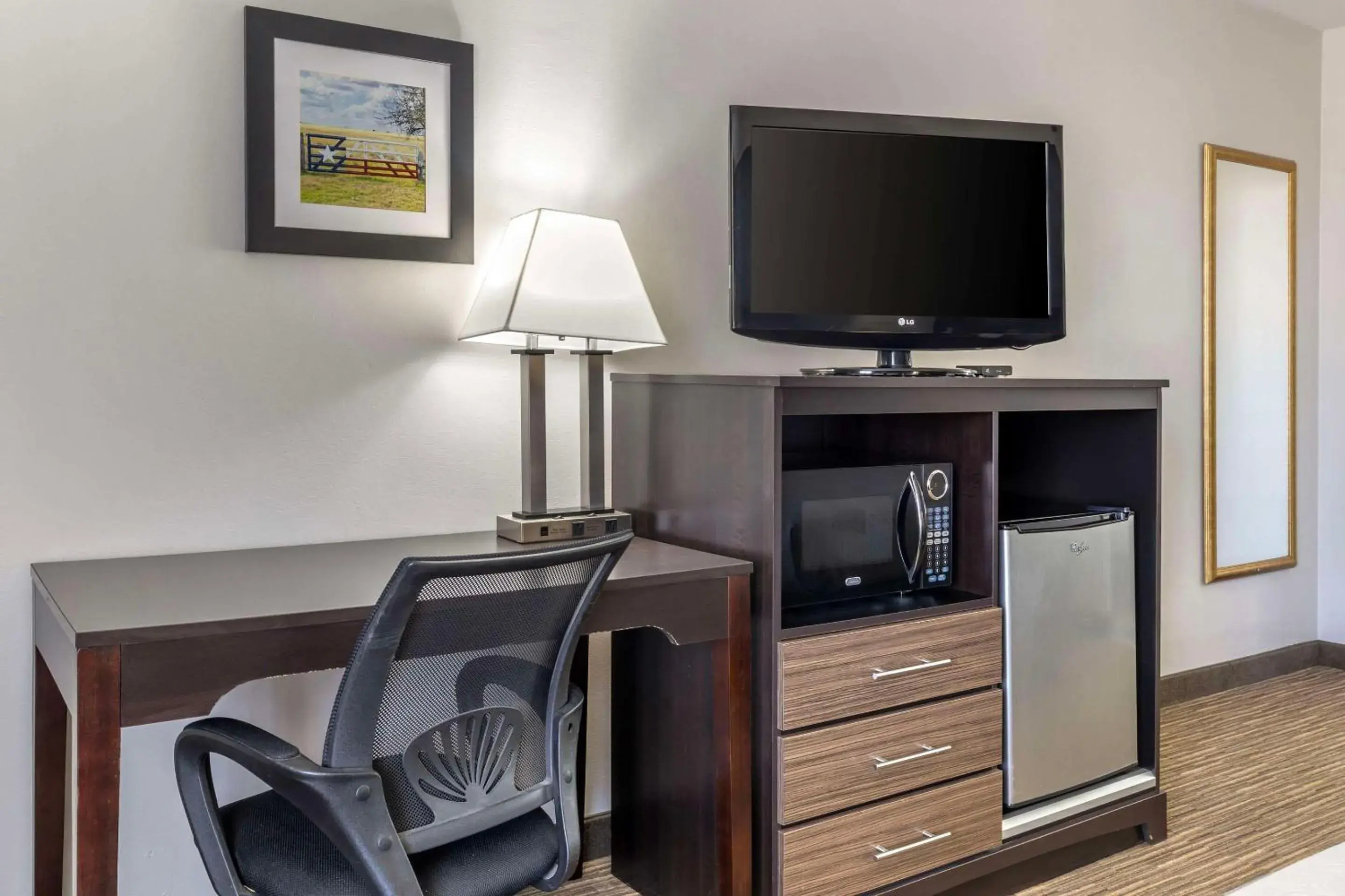 Bedroom in Suburban Studios Gainesville Bedroom in Suburban Studios Gainesville