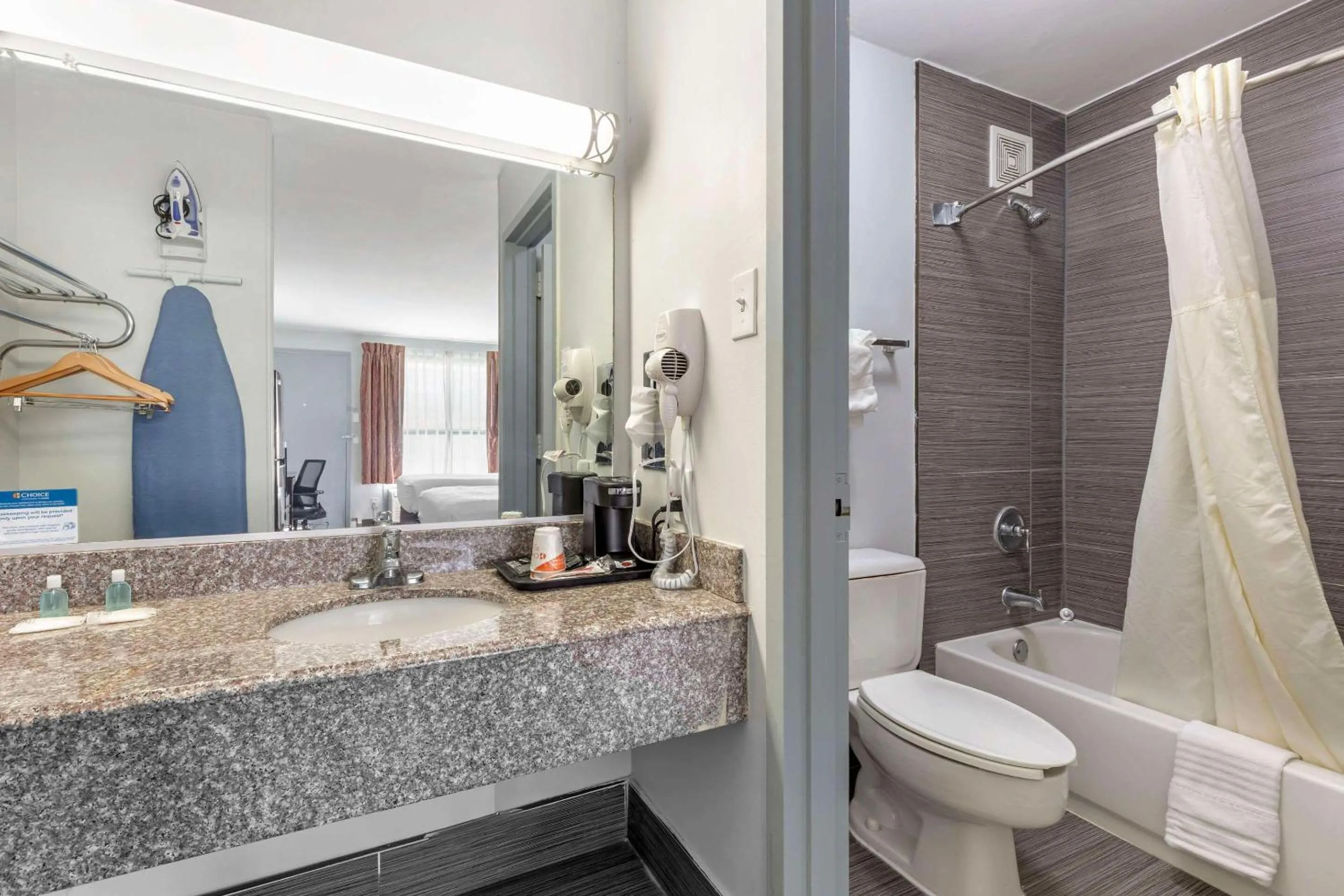 Bathroom in Suburban Studios Gainesville