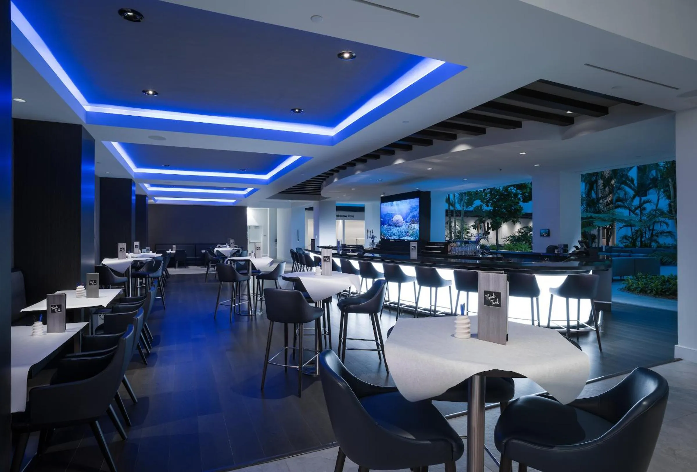 Restaurant/places to eat in Innovation Hotel