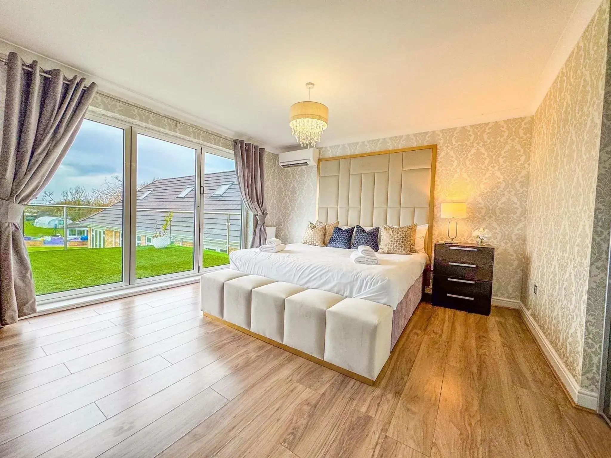 Bedroom, Bed in The Firs Bedroom, Bed in The Firs