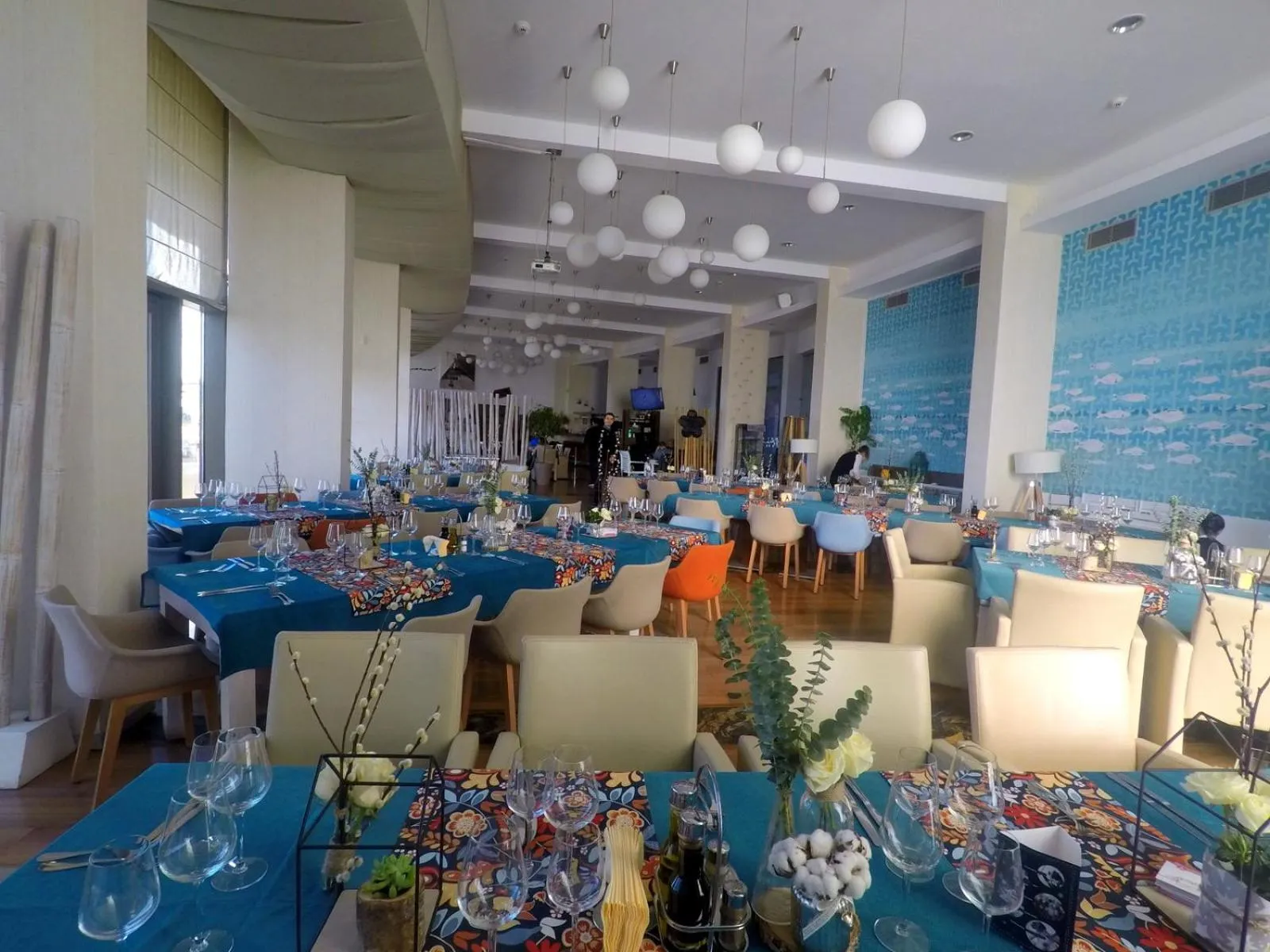 Restaurant/places to eat in Hotel On Plonge Junior