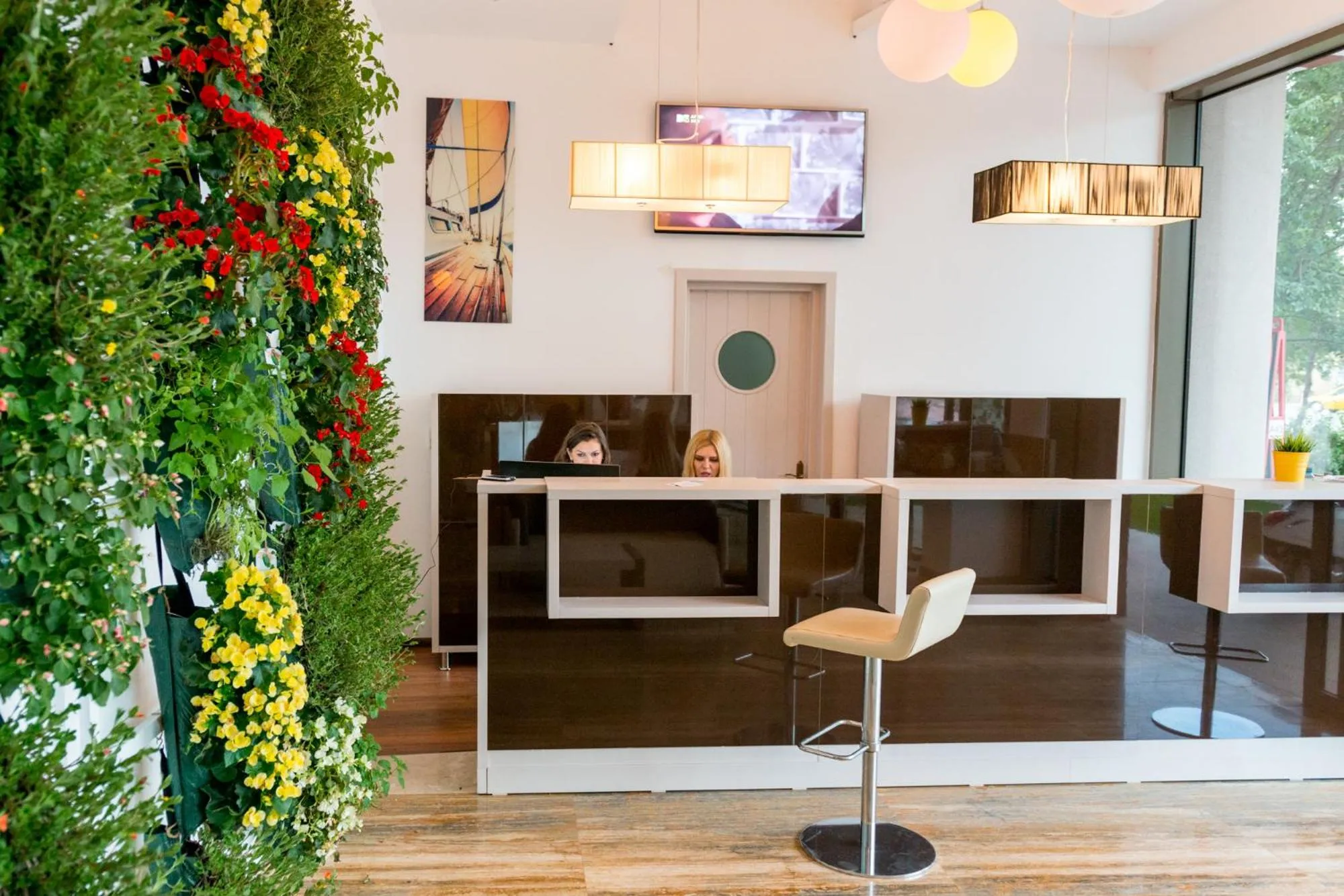 Lobby or reception in Hotel On Plonge Junior