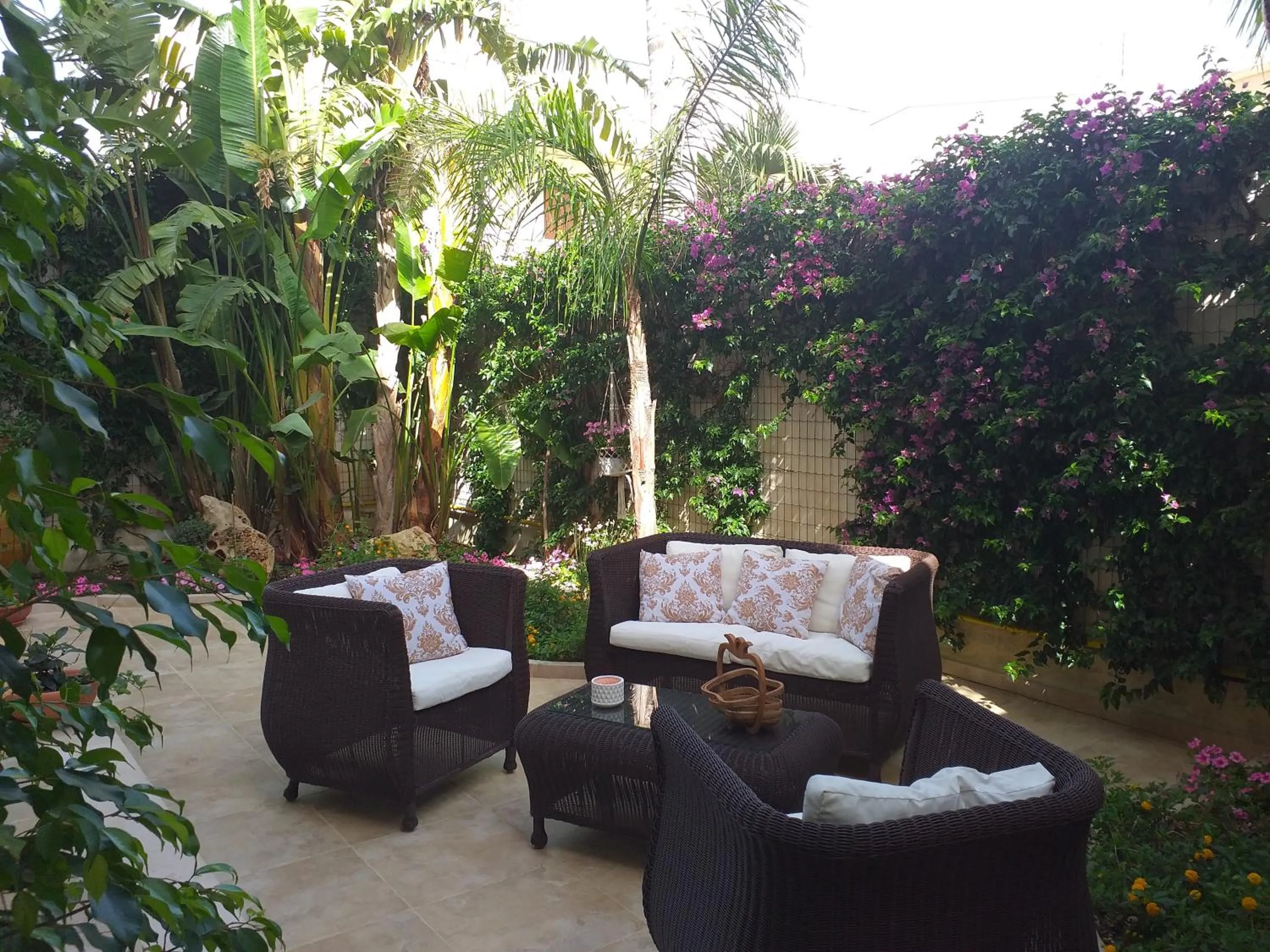 Garden in Falli Exclusive Rooms and Breakfast -Boutique B&B-