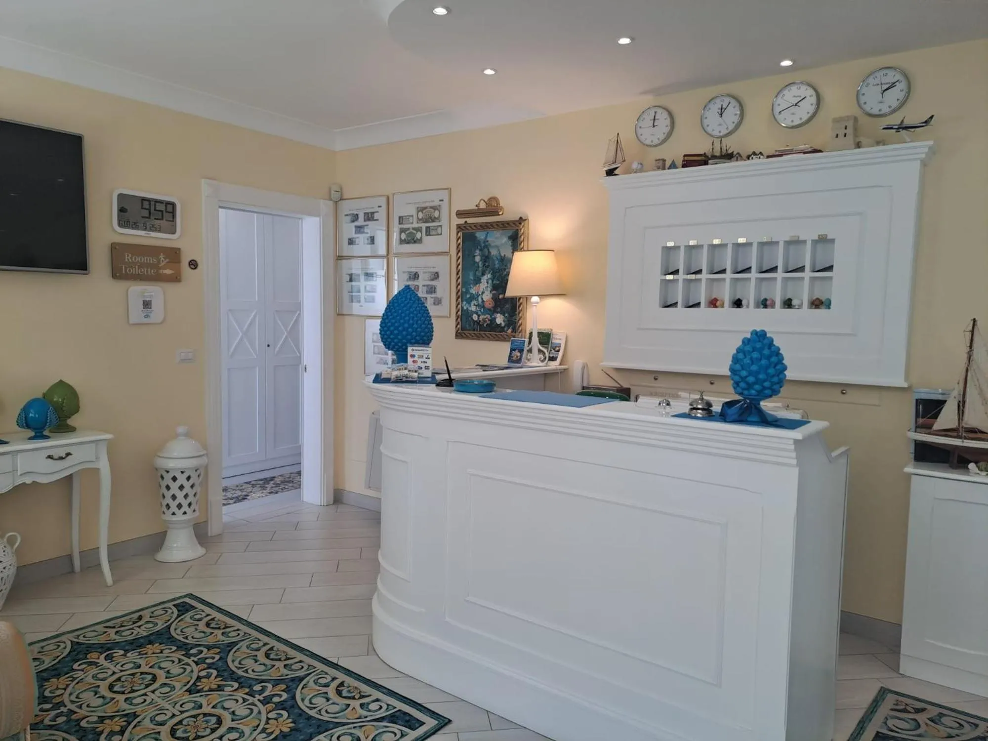 Lobby or reception in Falli Exclusive Rooms and Breakfast -Boutique B&B-