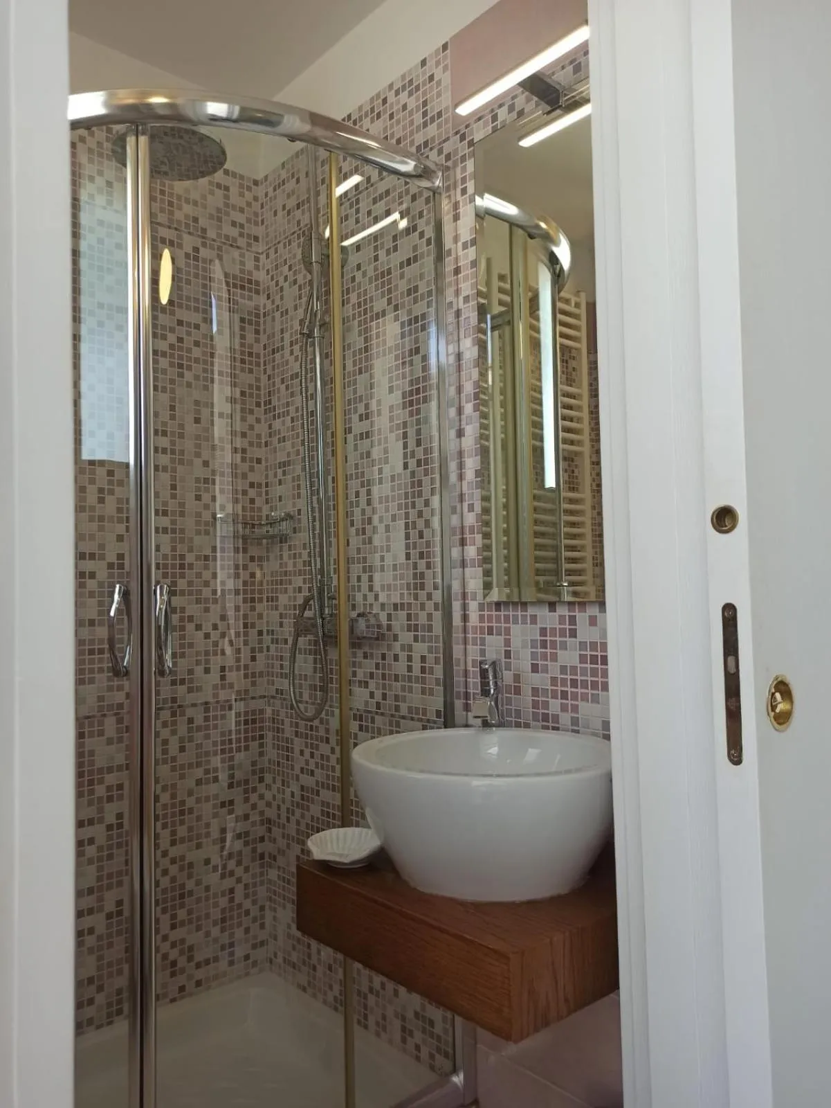 Shower in Falli Exclusive Rooms and Breakfast -Boutique B&B-