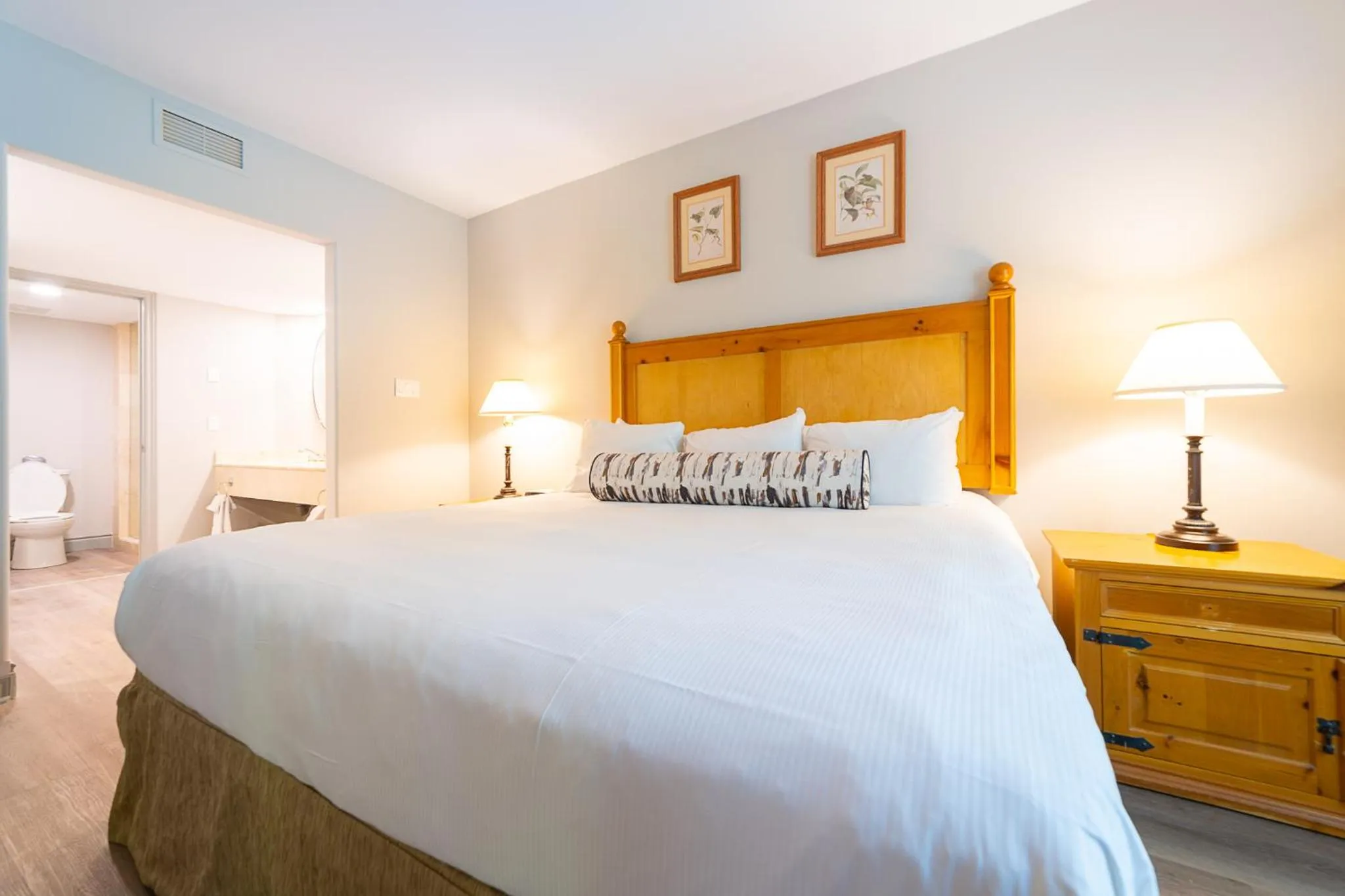 Bed in Horseshoe Valley Suites - The Evergreen