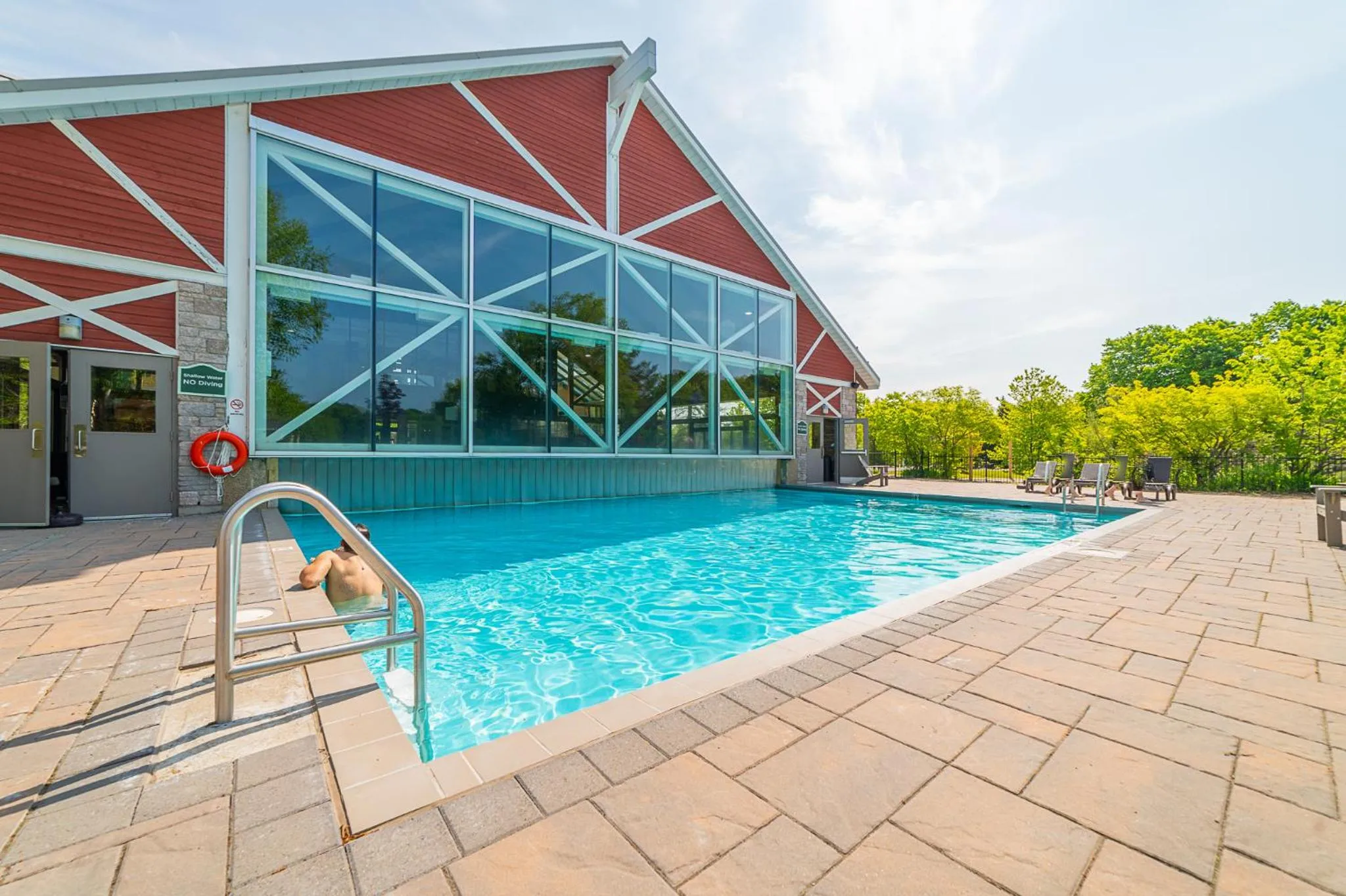 Swimming pool in Horseshoe Valley Suites - The Evergreen