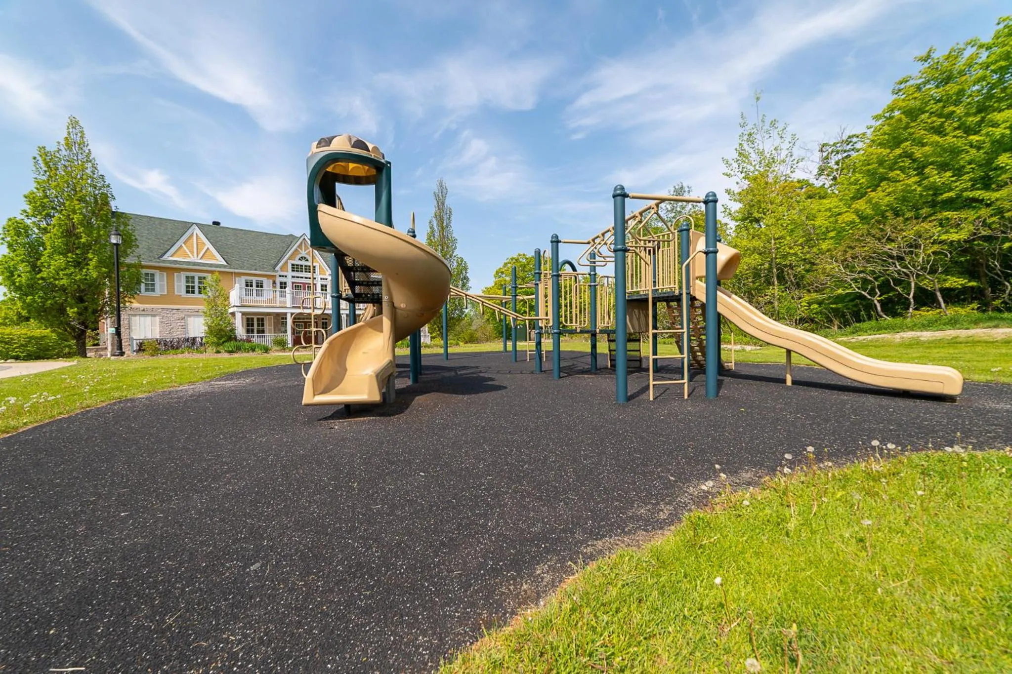 Children play ground in Horseshoe Valley Suites - The Evergreen