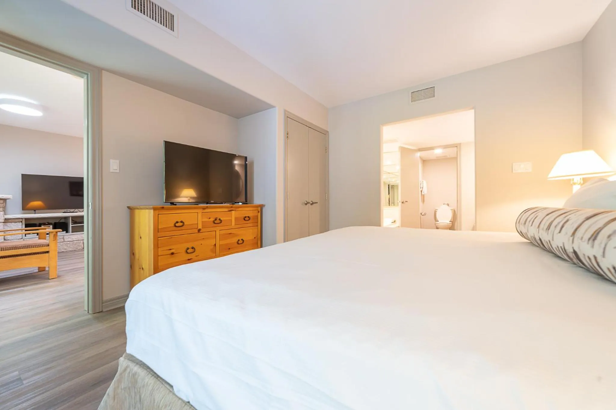 Bed in Horseshoe Valley Suites - The Evergreen