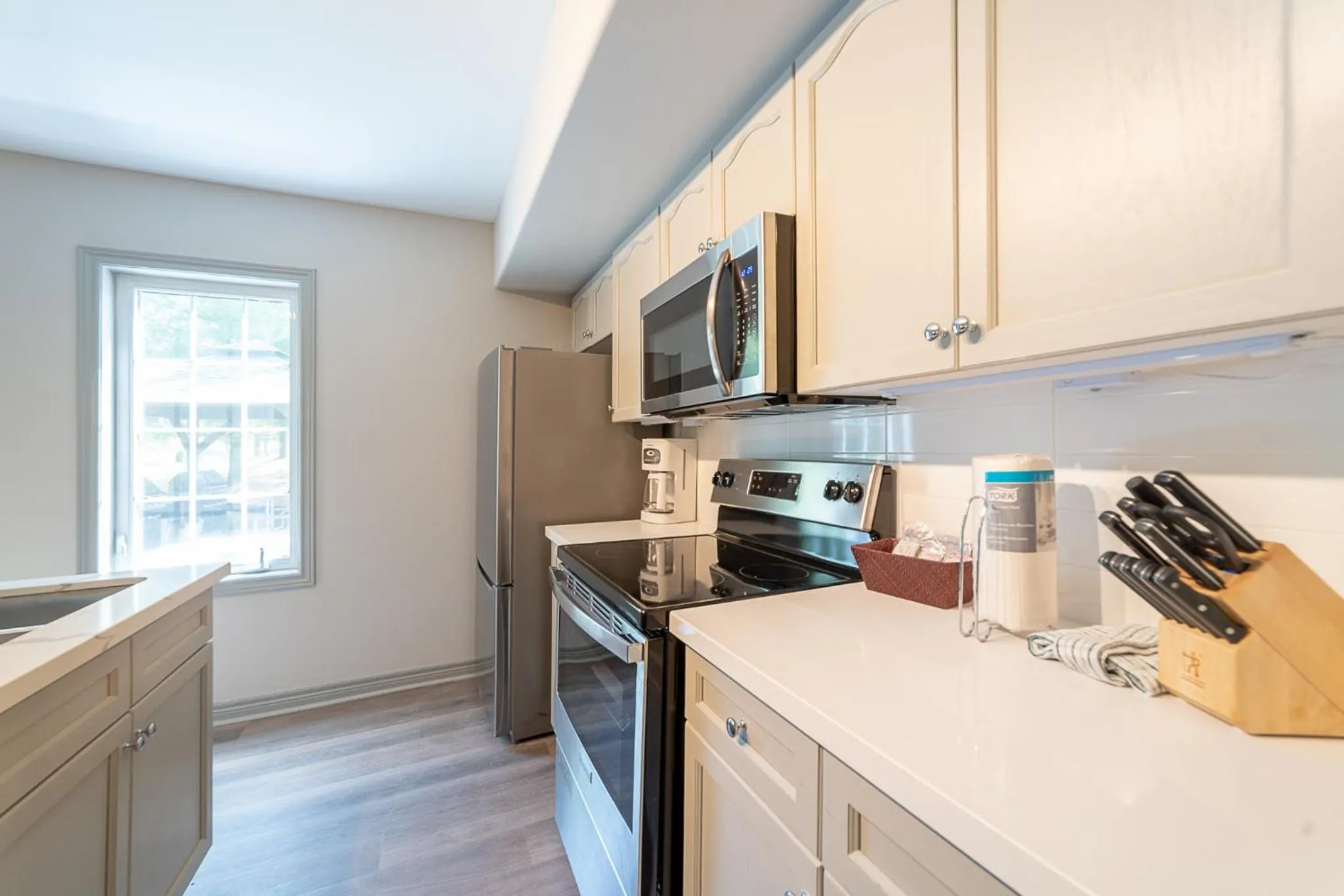 Kitchen or kitchenette in Horseshoe Valley Suites - The Evergreen