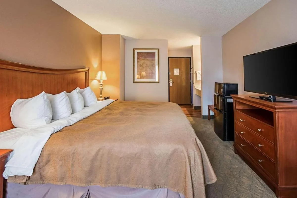 Bed in Royal Inn Suites